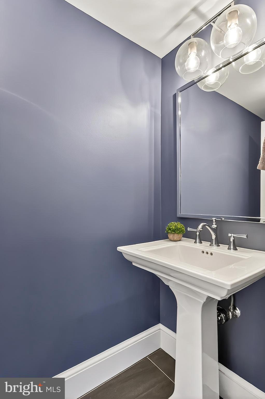 WHISTLING PINES - Residential