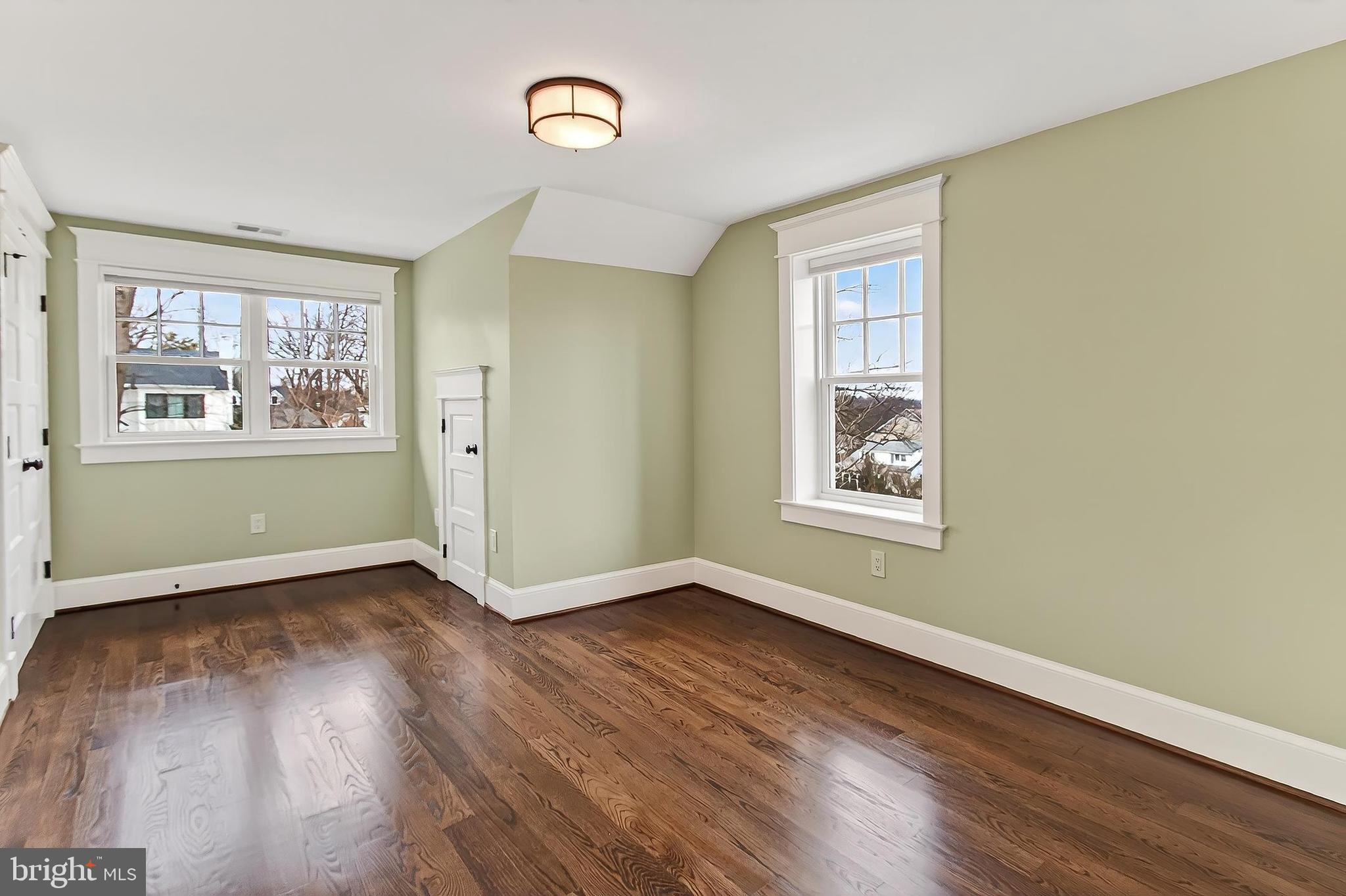 WHISTLING PINES - Residential