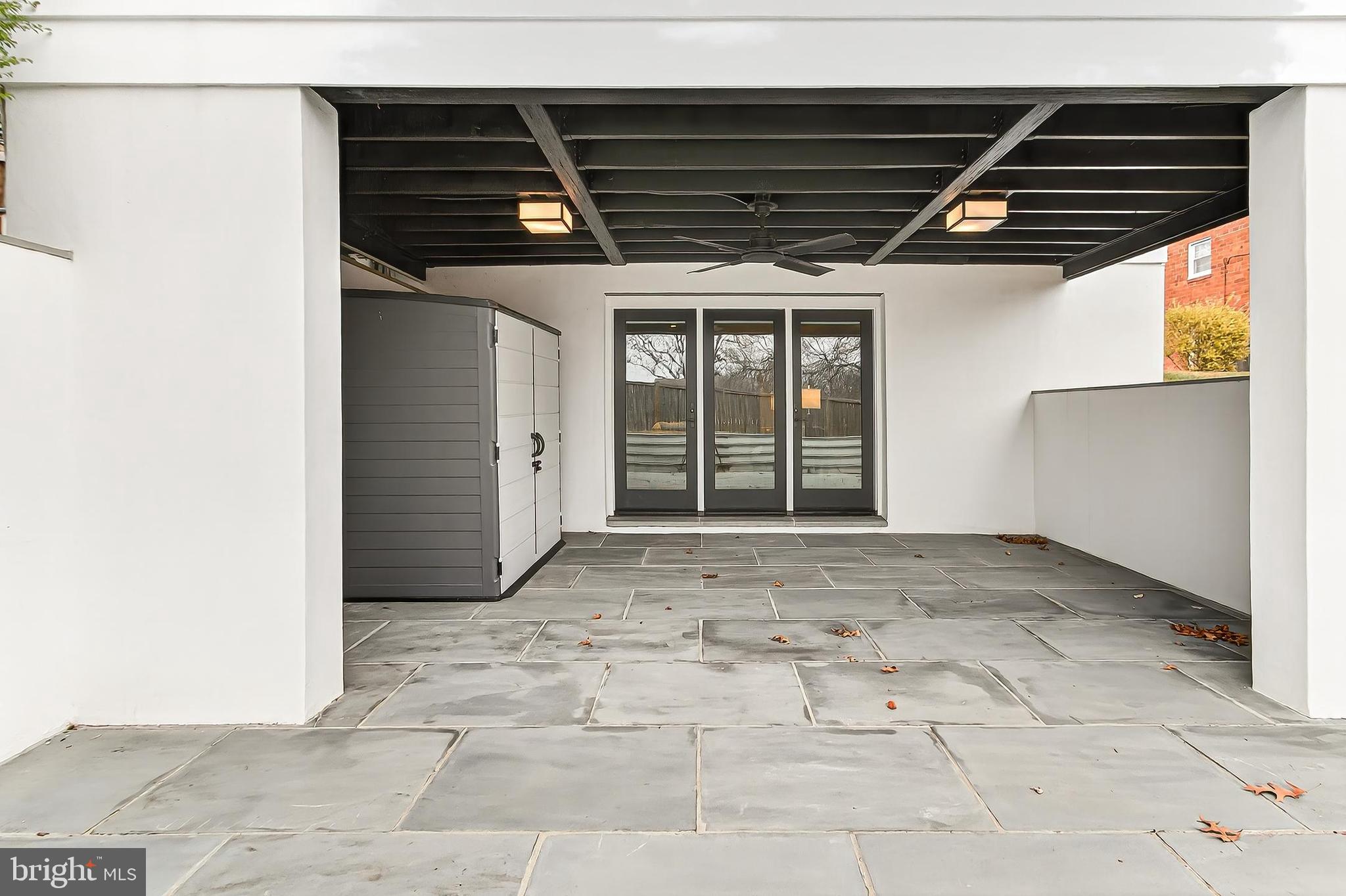 WHISTLING PINES - Residential