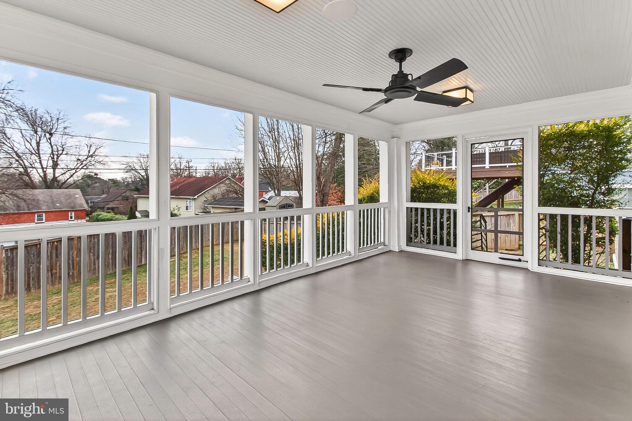 WHISTLING PINES - Residential