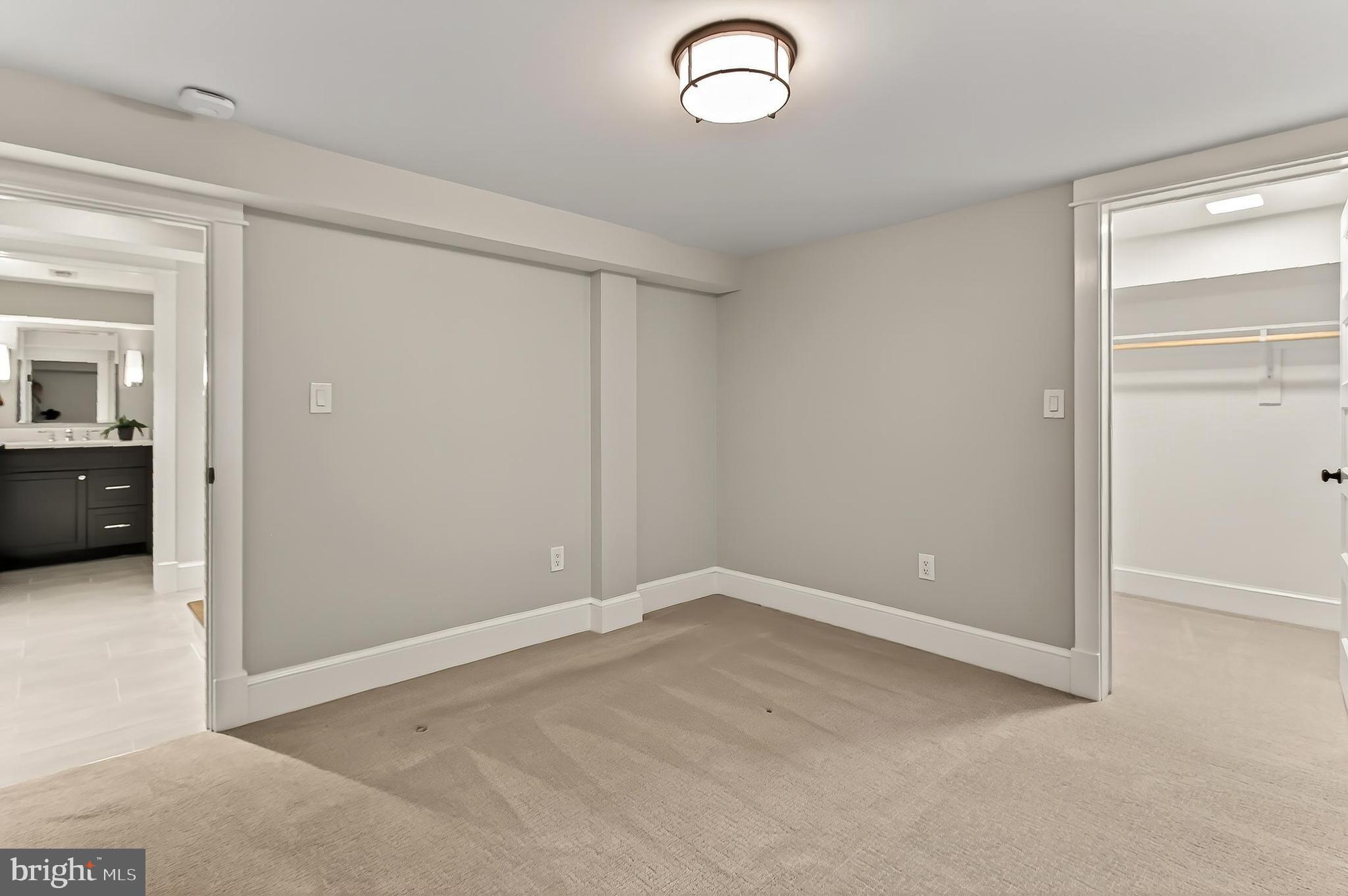 WHISTLING PINES - Residential