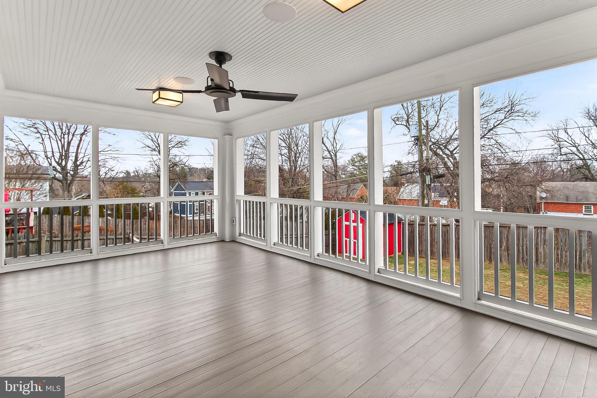 WHISTLING PINES - Residential