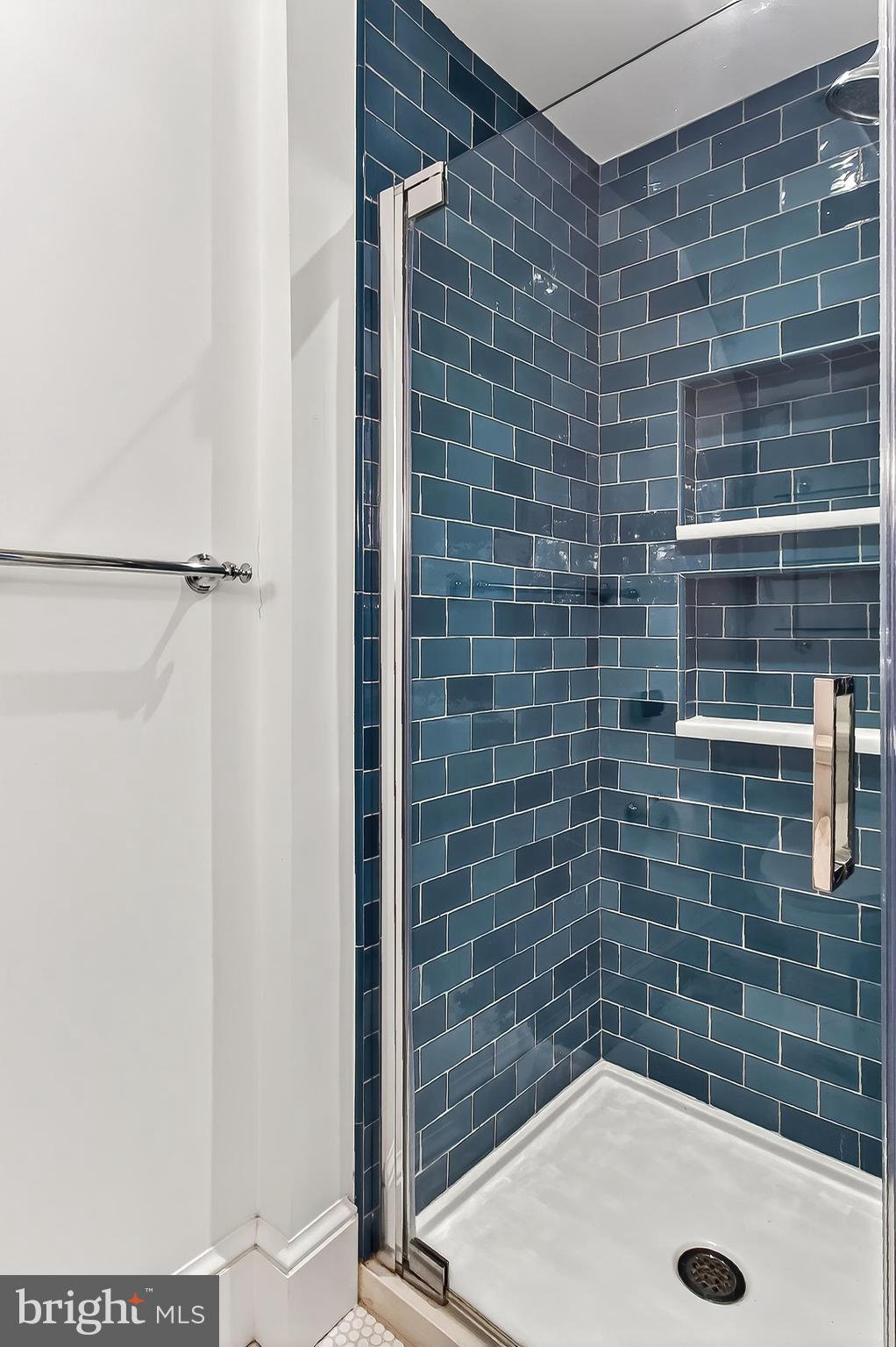 WHISTLING PINES - Residential