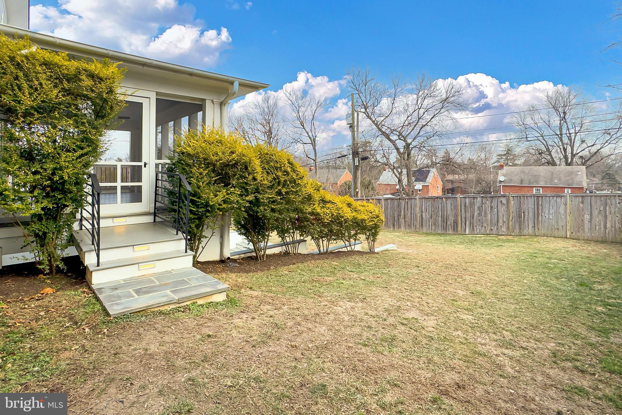 WHISTLING PINES - Residential