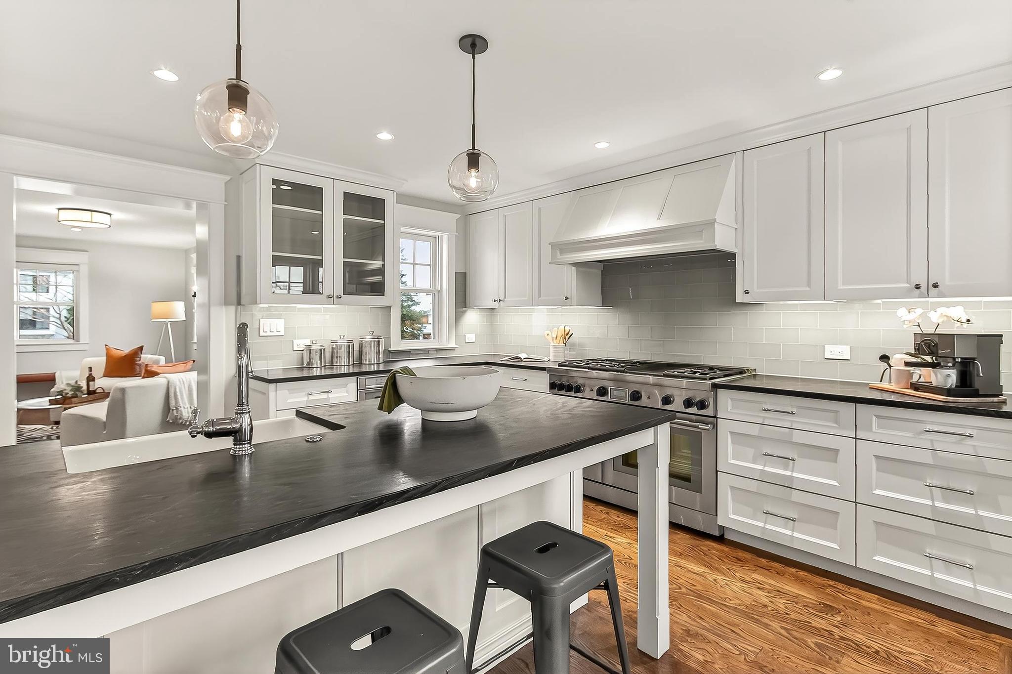 WHISTLING PINES - Residential