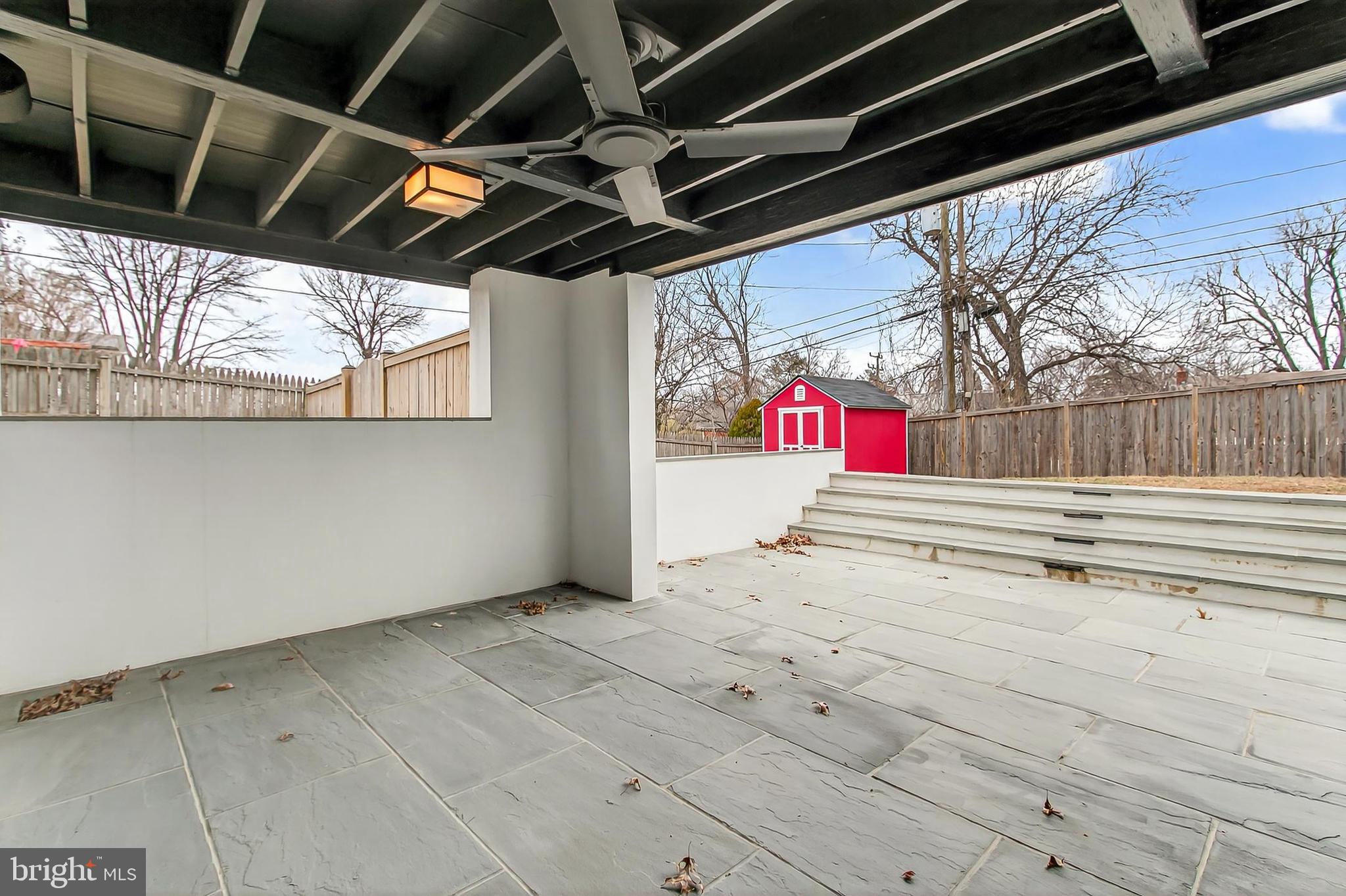 WHISTLING PINES - Residential