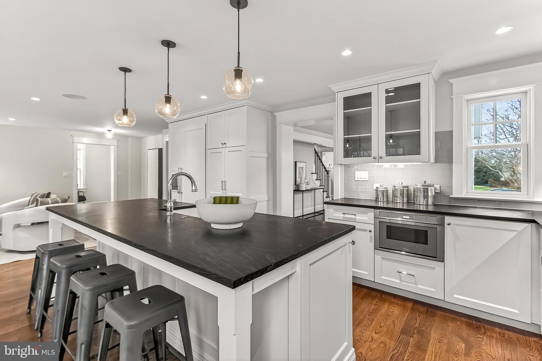 WHISTLING PINES - Residential