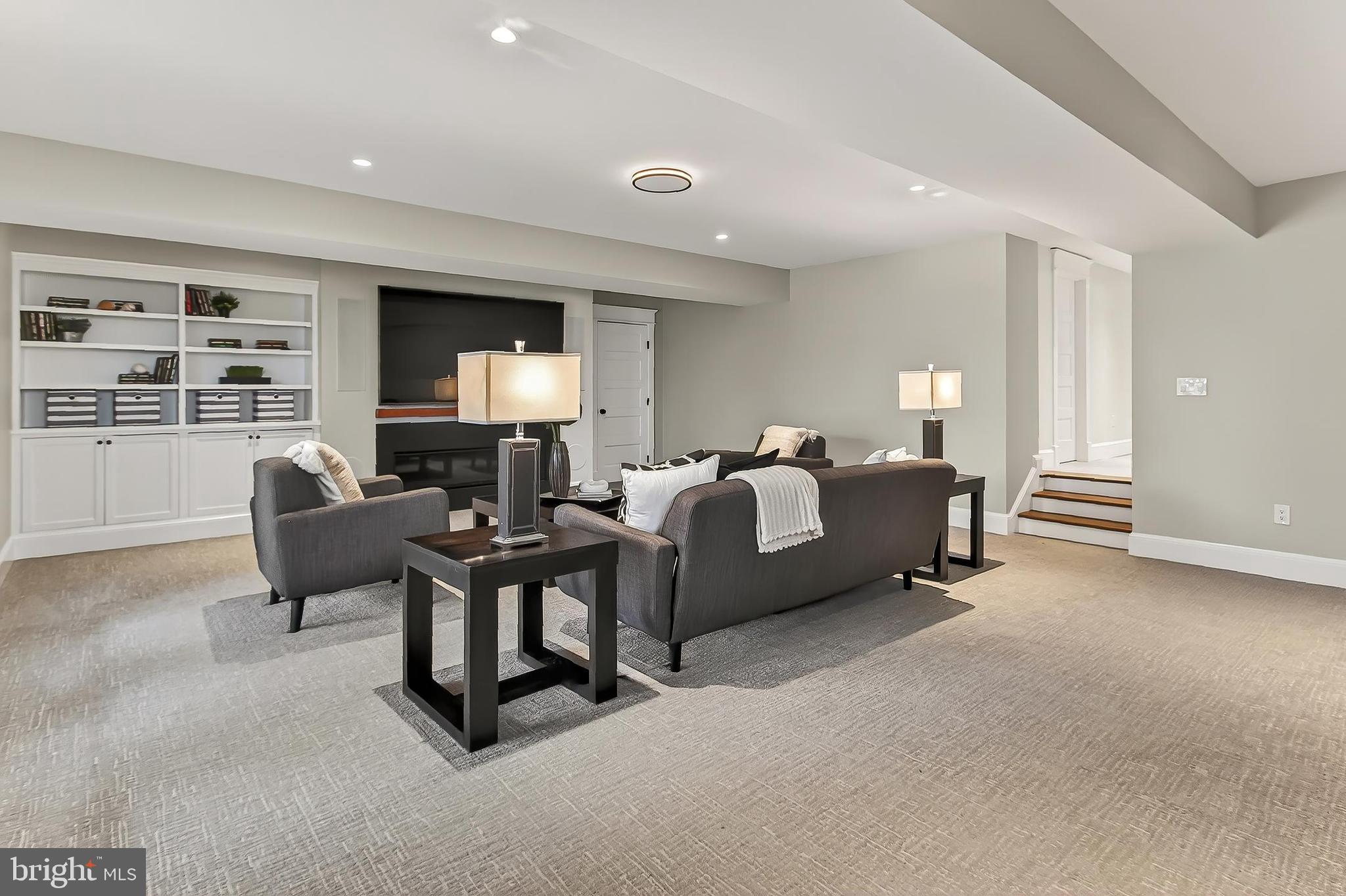 WHISTLING PINES - Residential