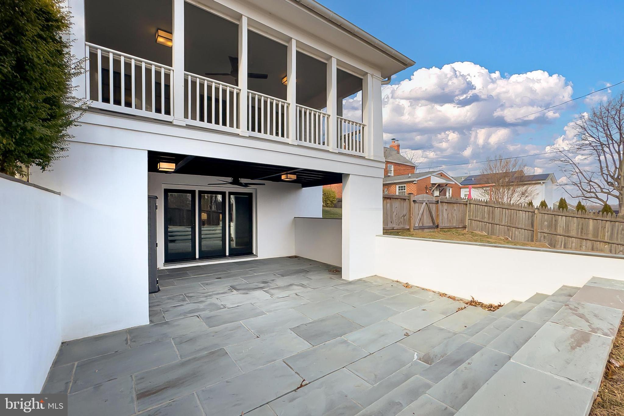 WHISTLING PINES - Residential