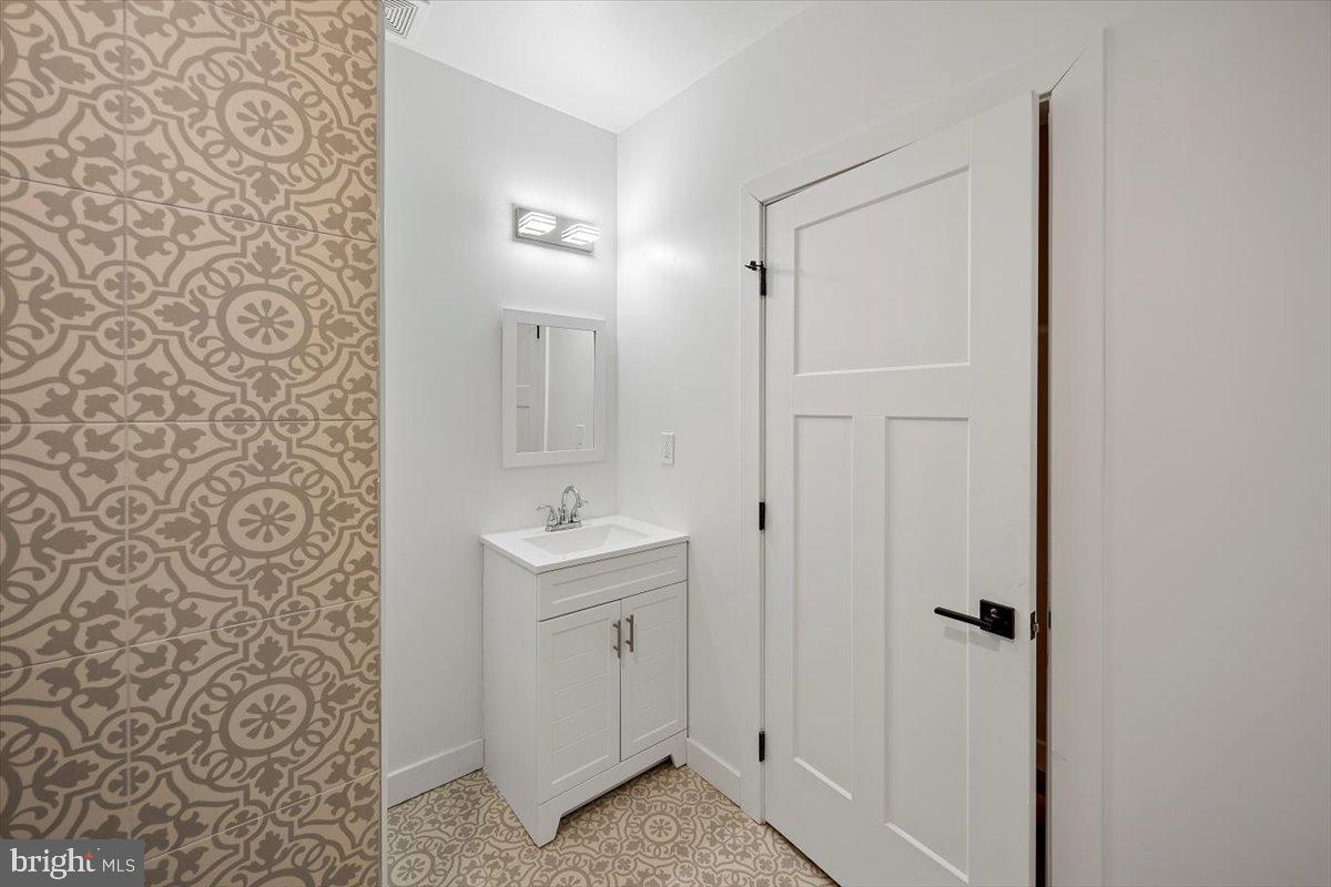 BOLTON HILL HISTORIC DISTRICT - Residential Lease