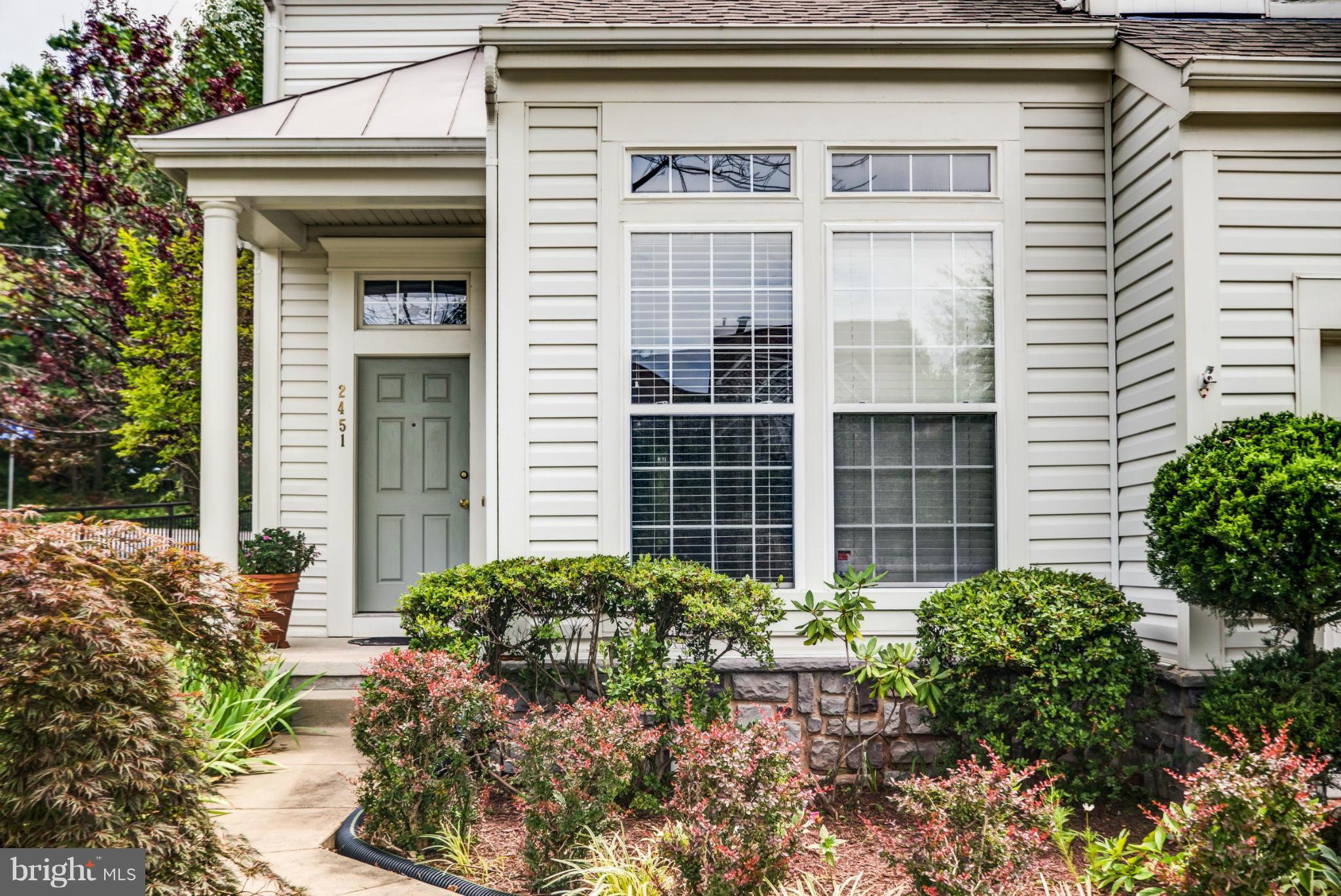 THE COURTS OF FOX MILL - Residential Lease