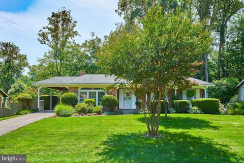 Photo of 4118 Whispering Lane, ANNANDALE, VA 22003 (MLS # VAFX2325880)