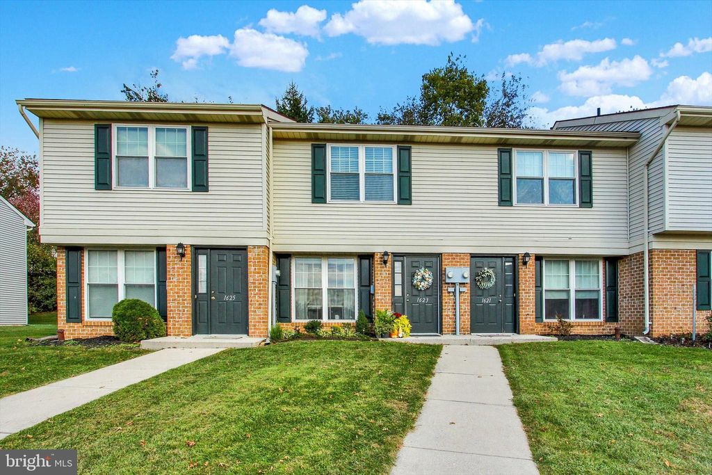 Photo of 1623 Long Drive #112, YORK, PA 17406 (MLS # PAYK2092428)