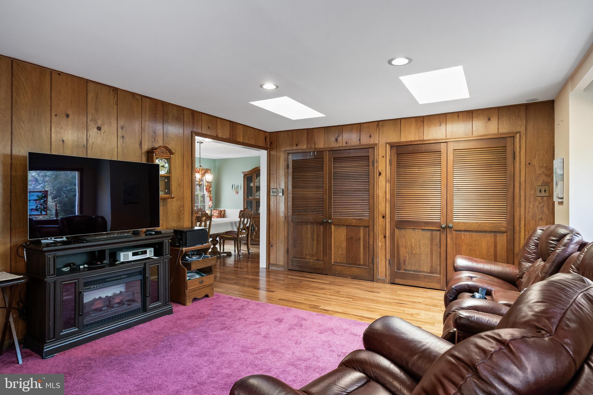 OAKWOOD LAKES - Residential