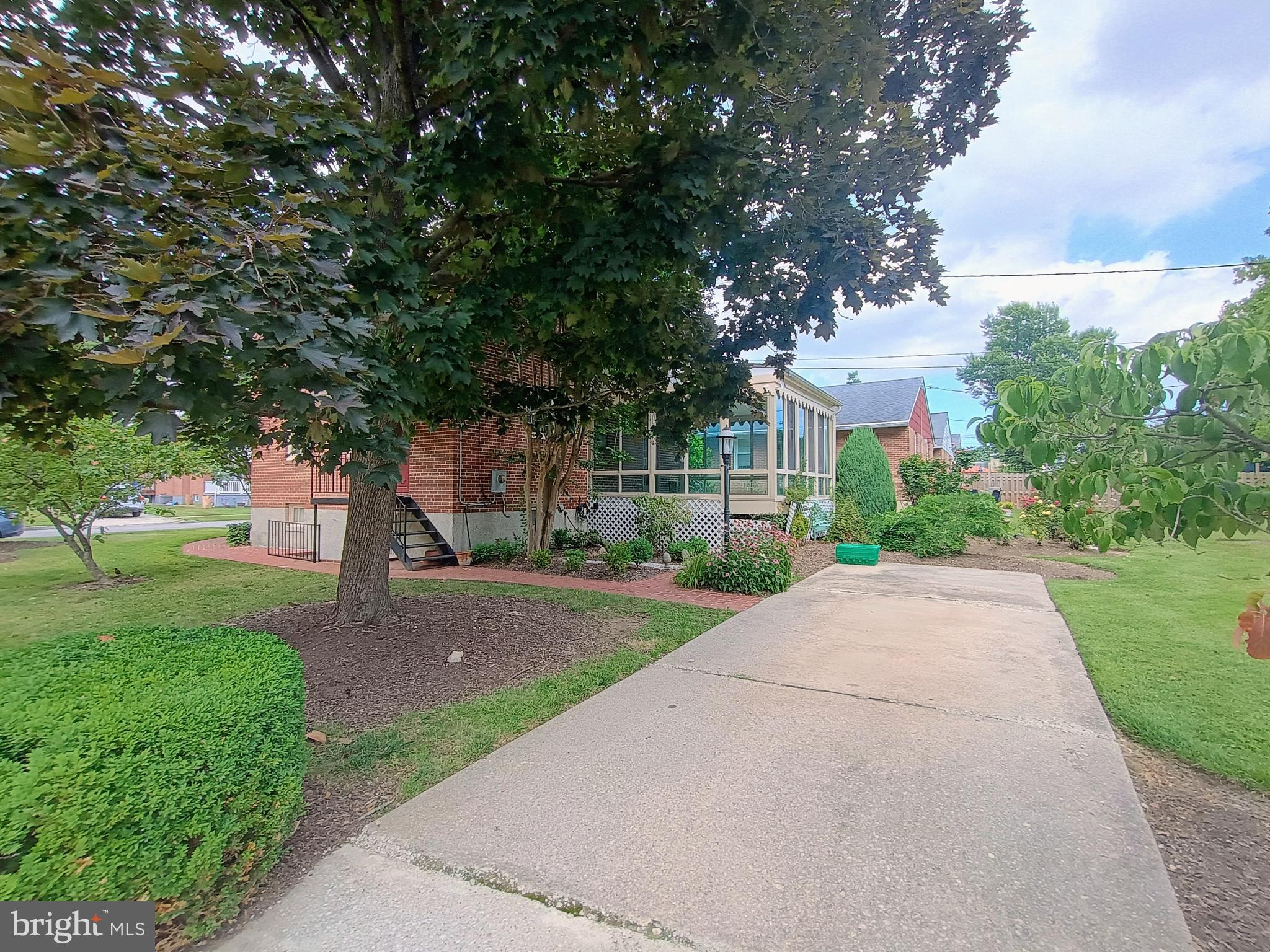 2607 IVY PLACE