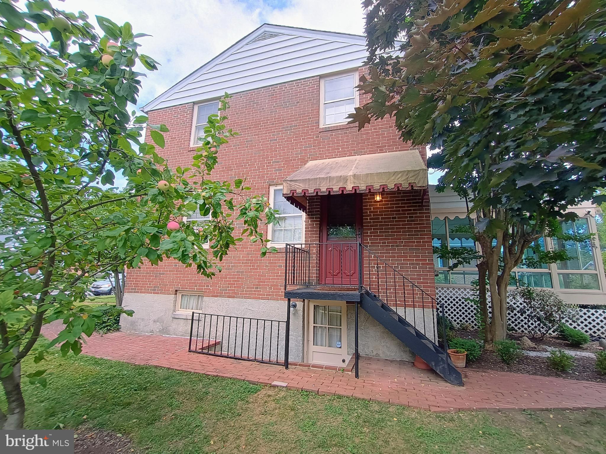 2607 IVY PLACE