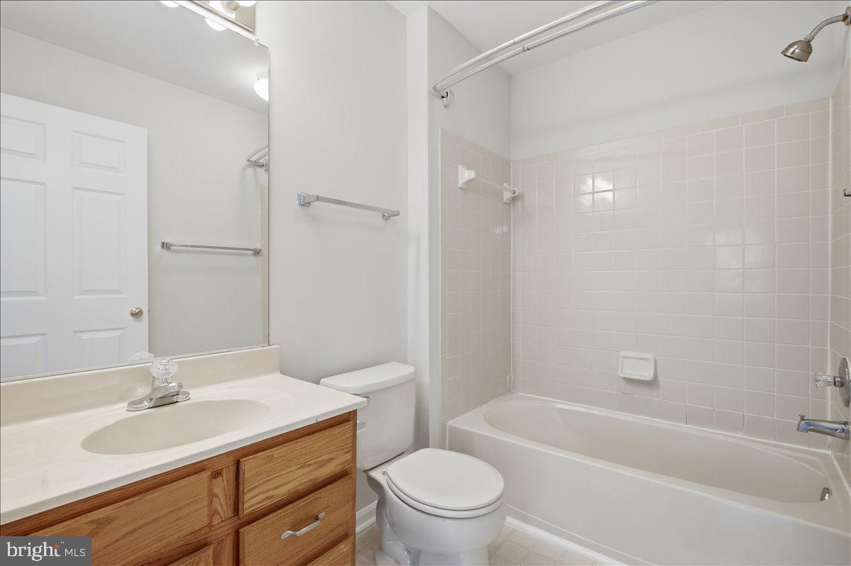 GABLES AT GUNSTON - Residential