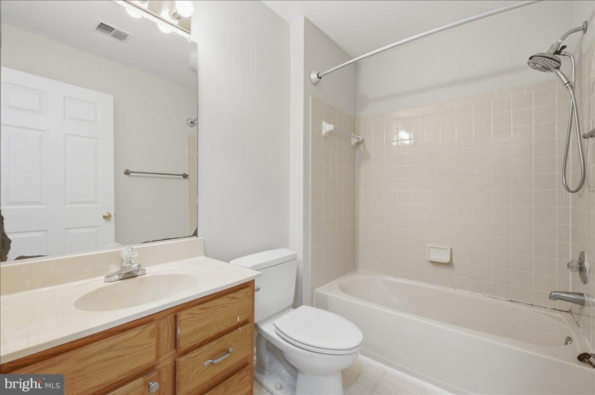 GABLES AT GUNSTON - Residential