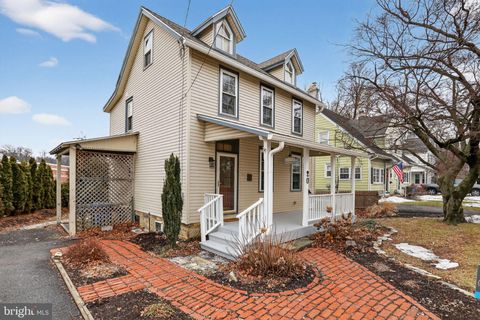 Photo of 20 W Waverly Road, GLENSIDE, PA 19038 (MLS # PAMC2169876)