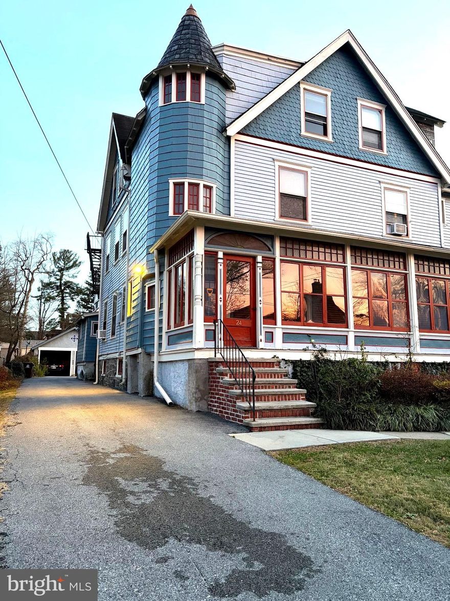 **Open house Saturday 12/6 11AM-1230PM**
Welcome to 24 W Greenwood Lane in Lansdowne—a beautifully remodeled third-floor unit offering comfort, convenience, and modern updates throughout. This bright and airy 1-bedroom, 1-bath apartment features fresh finishes and an easy, functional layout perfect for low-maintenance living.
Enjoy the perk of all utilities included except electric (PECO), making budgeting simple and stress-free. The location can’t be beat—situated within walking distance to Penn Wood High School, Wawa, the historic Lansdowne Theater, local restaurants, shops, and everyday essentials.
If you’re looking for a clean, updated space in a prime walkable location, this is the one. Schedule your tour today!

https://apply.link/mjMRhIU