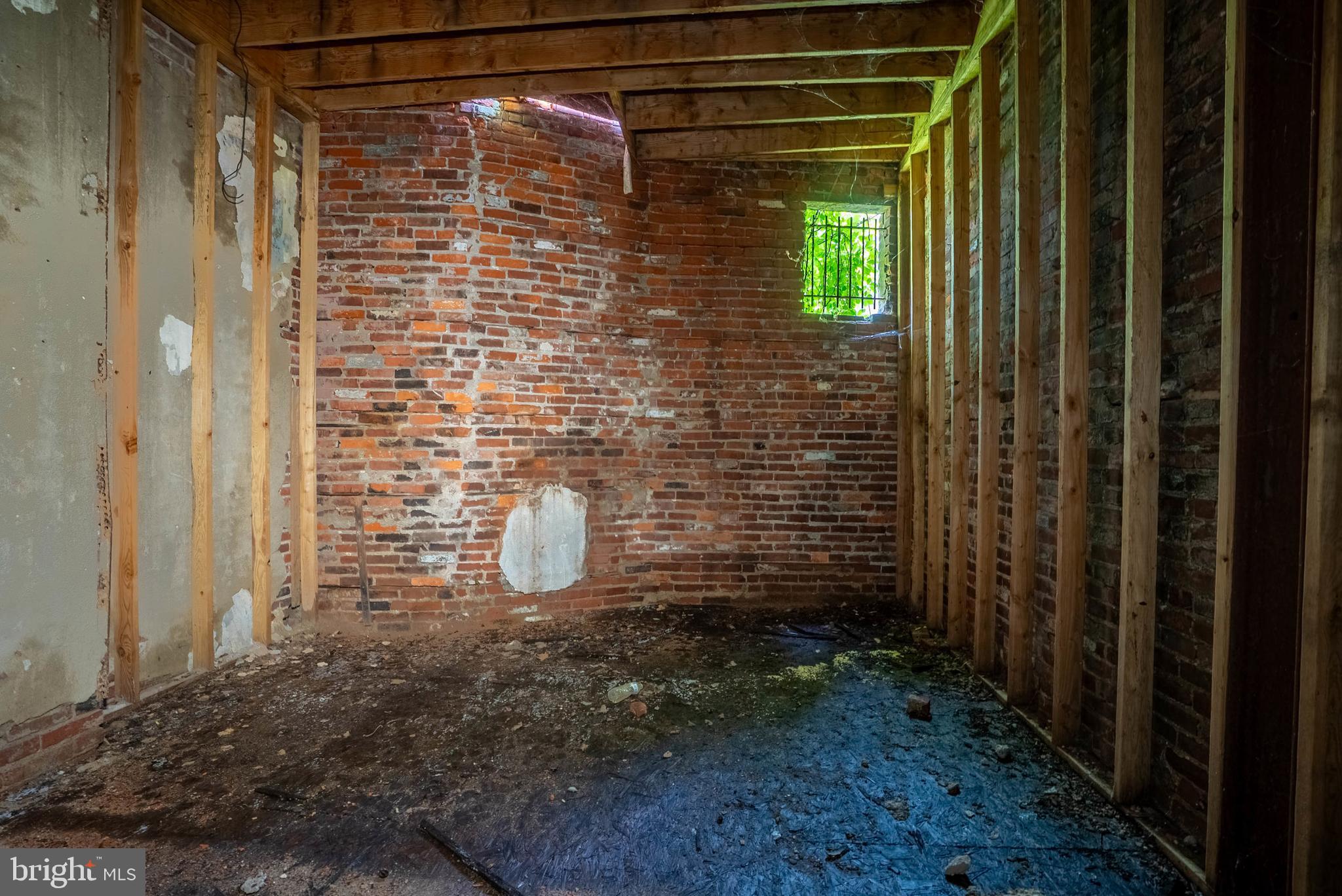 POINT BREEZE - Commercial Sale