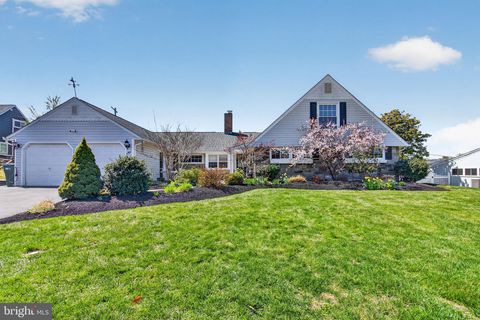 87 FLAMEHILL ROAD LEVITTOWN PA 19056