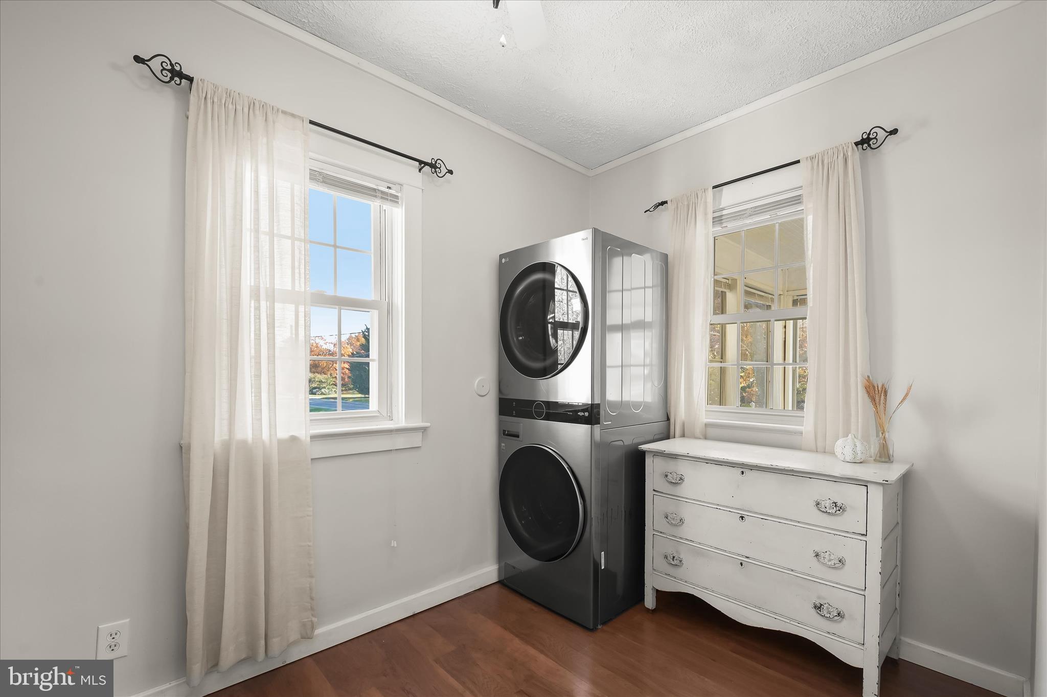 MOUNTAINDALE - Residential