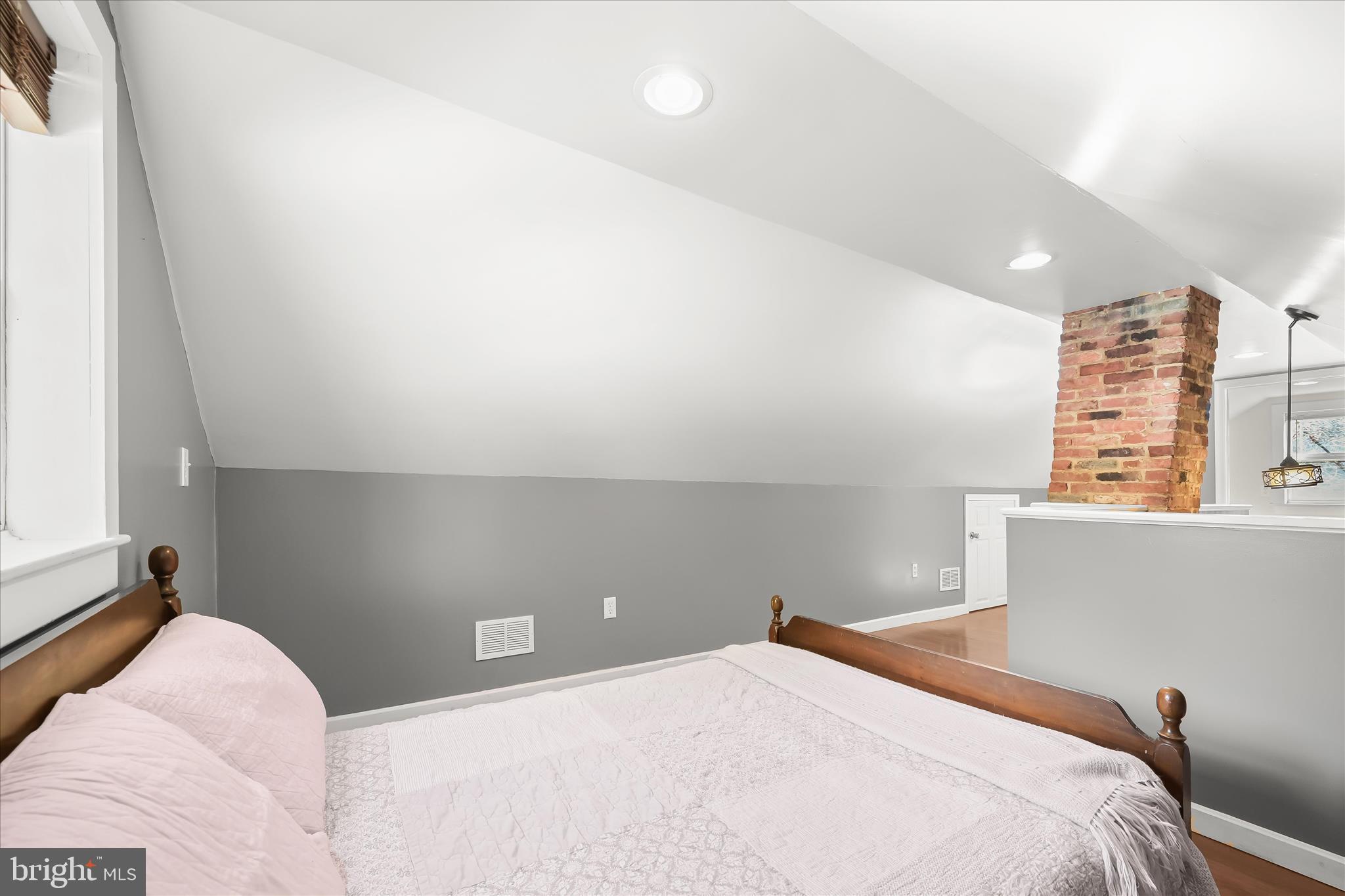 MOUNTAINDALE - Residential