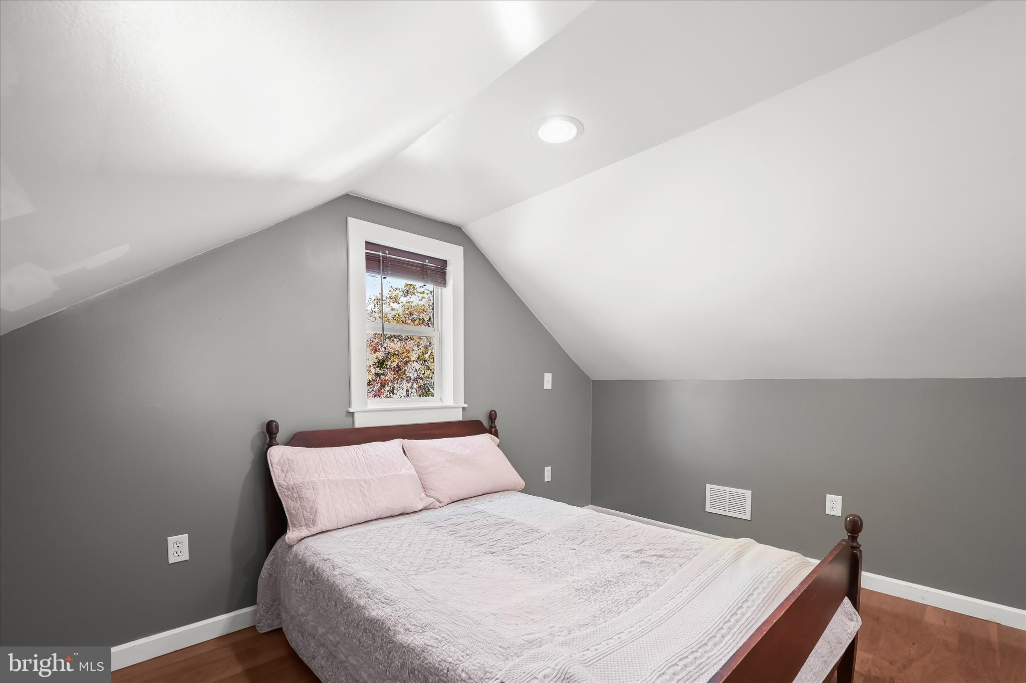 MOUNTAINDALE - Residential