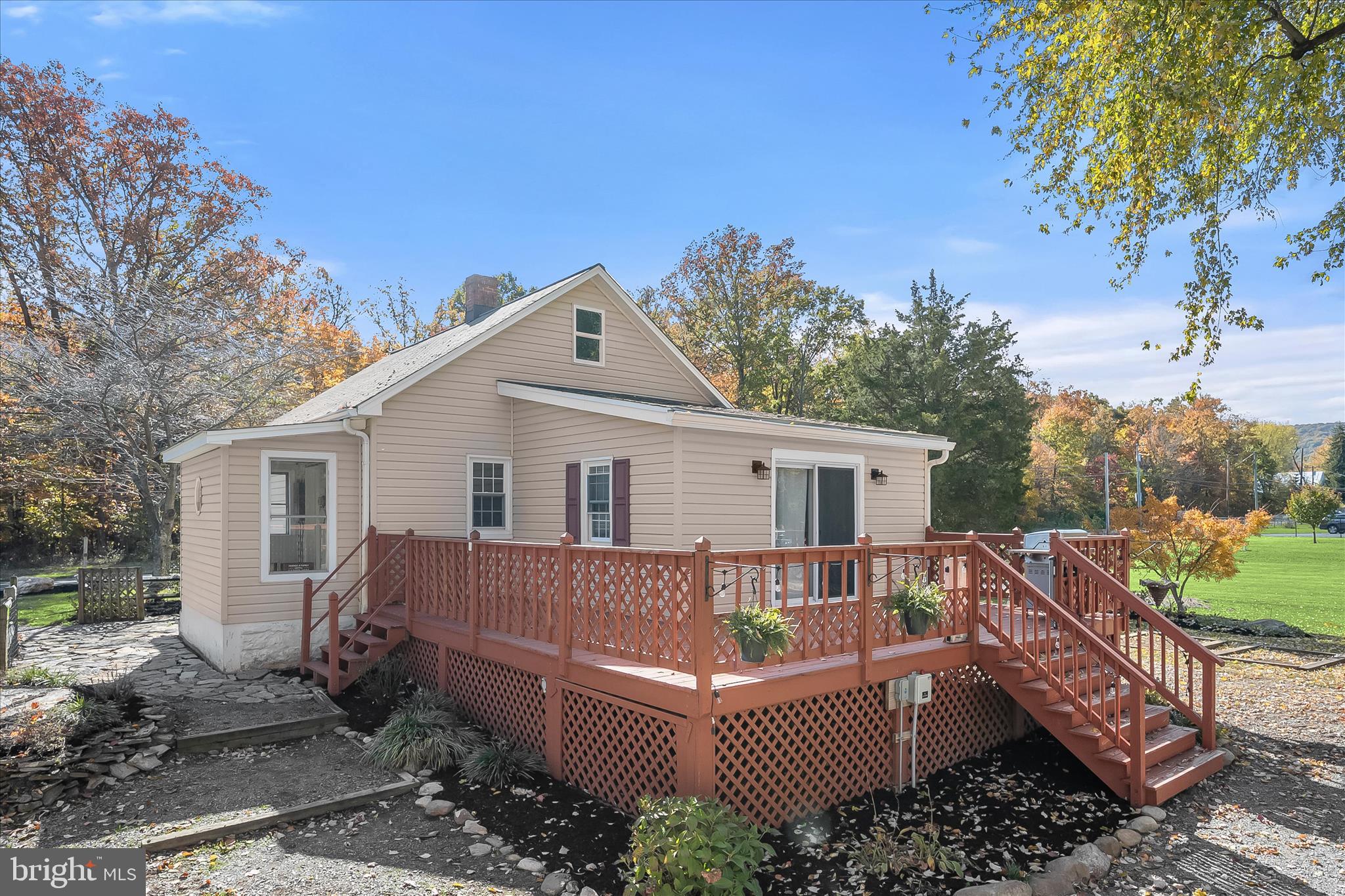 MOUNTAINDALE - Residential