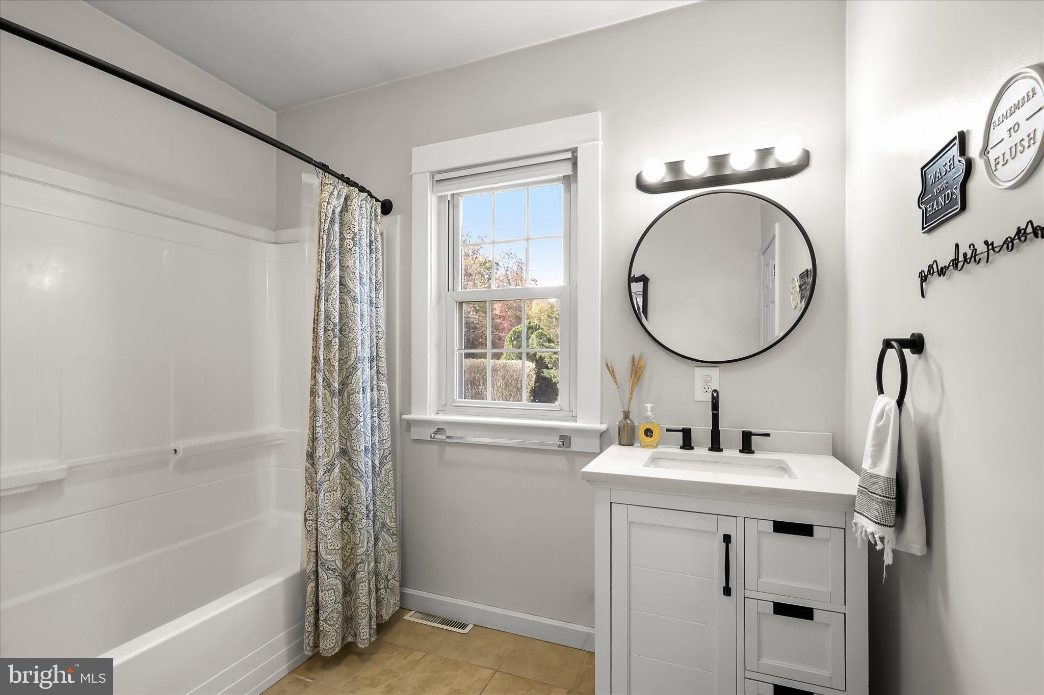 MOUNTAINDALE - Residential