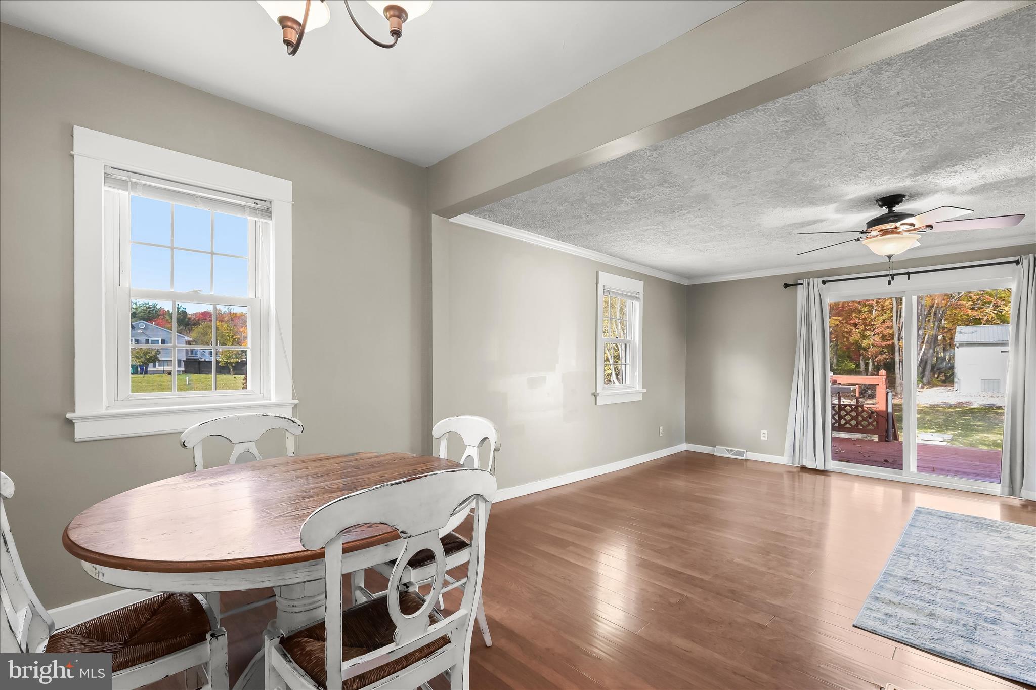 MOUNTAINDALE - Residential