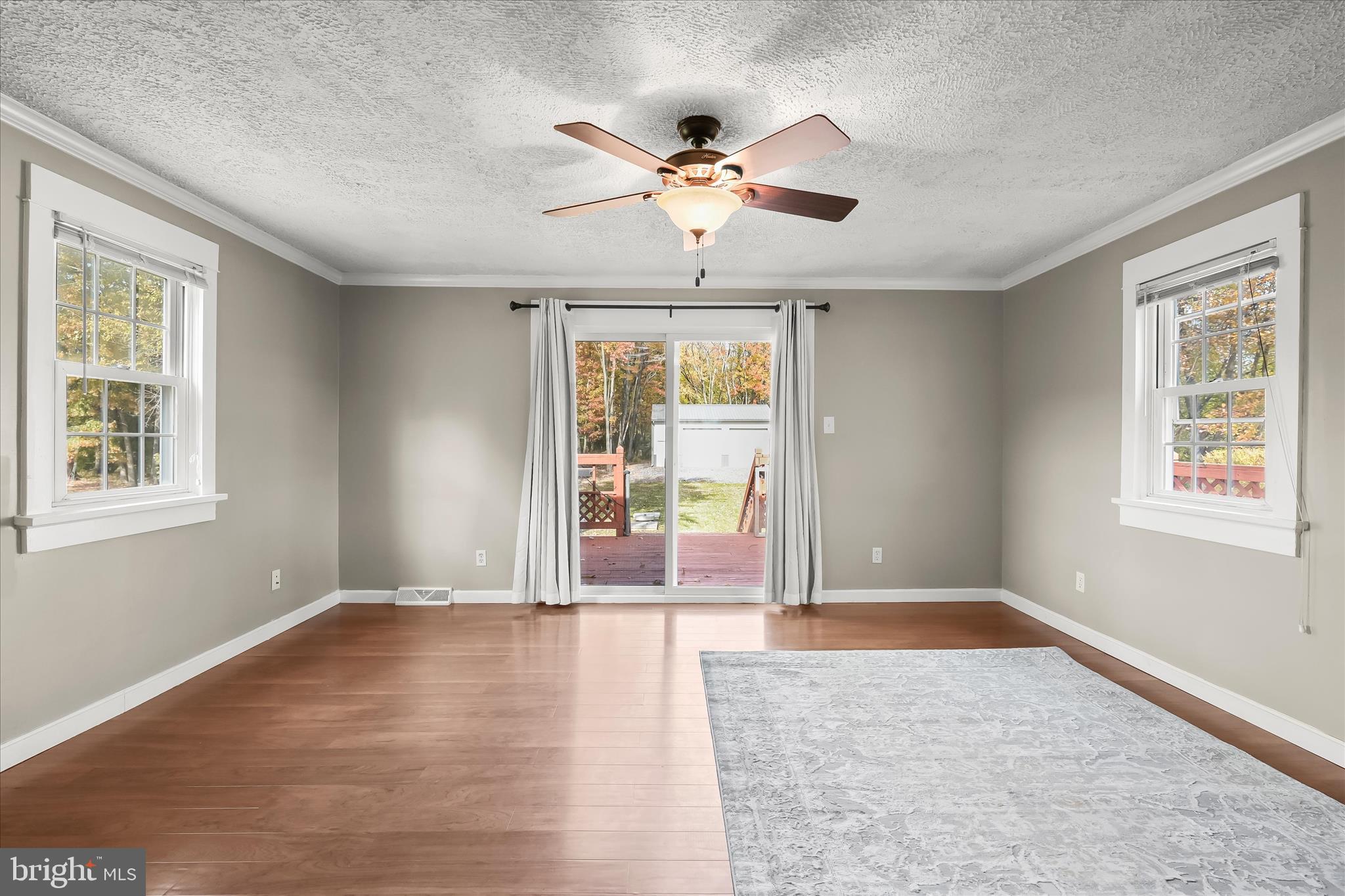 MOUNTAINDALE - Residential