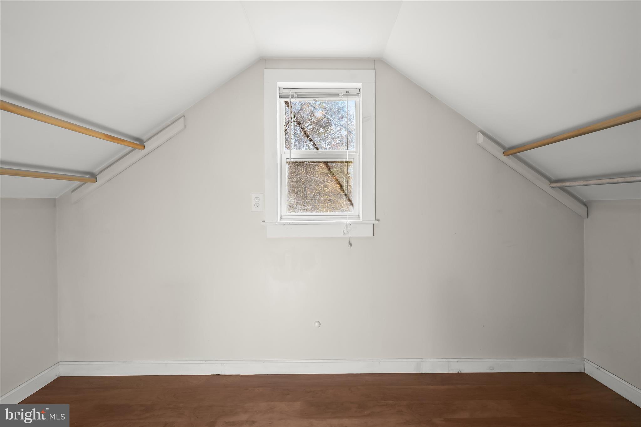 MOUNTAINDALE - Residential