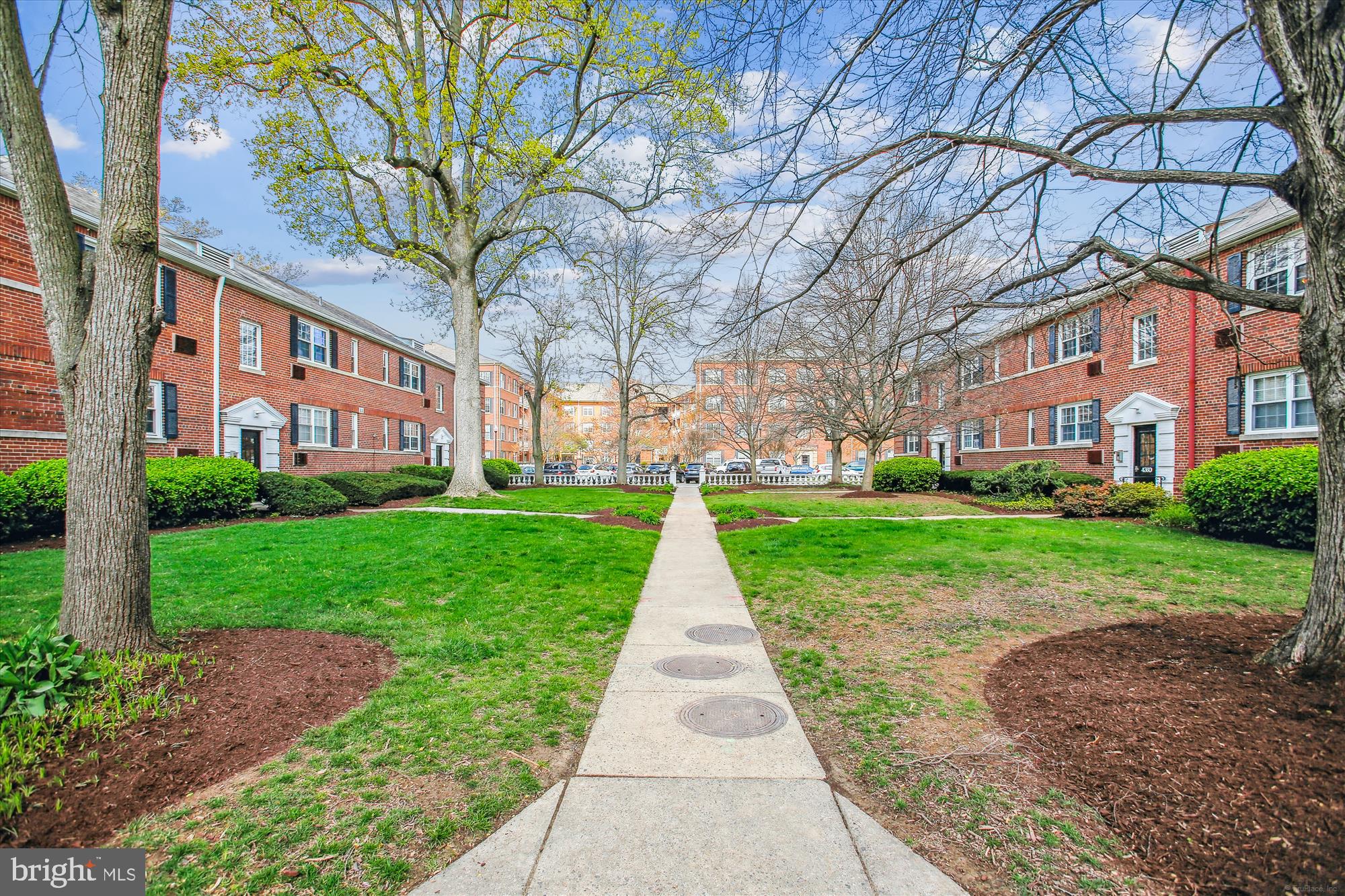 ARLINGTON OAKS - Residential