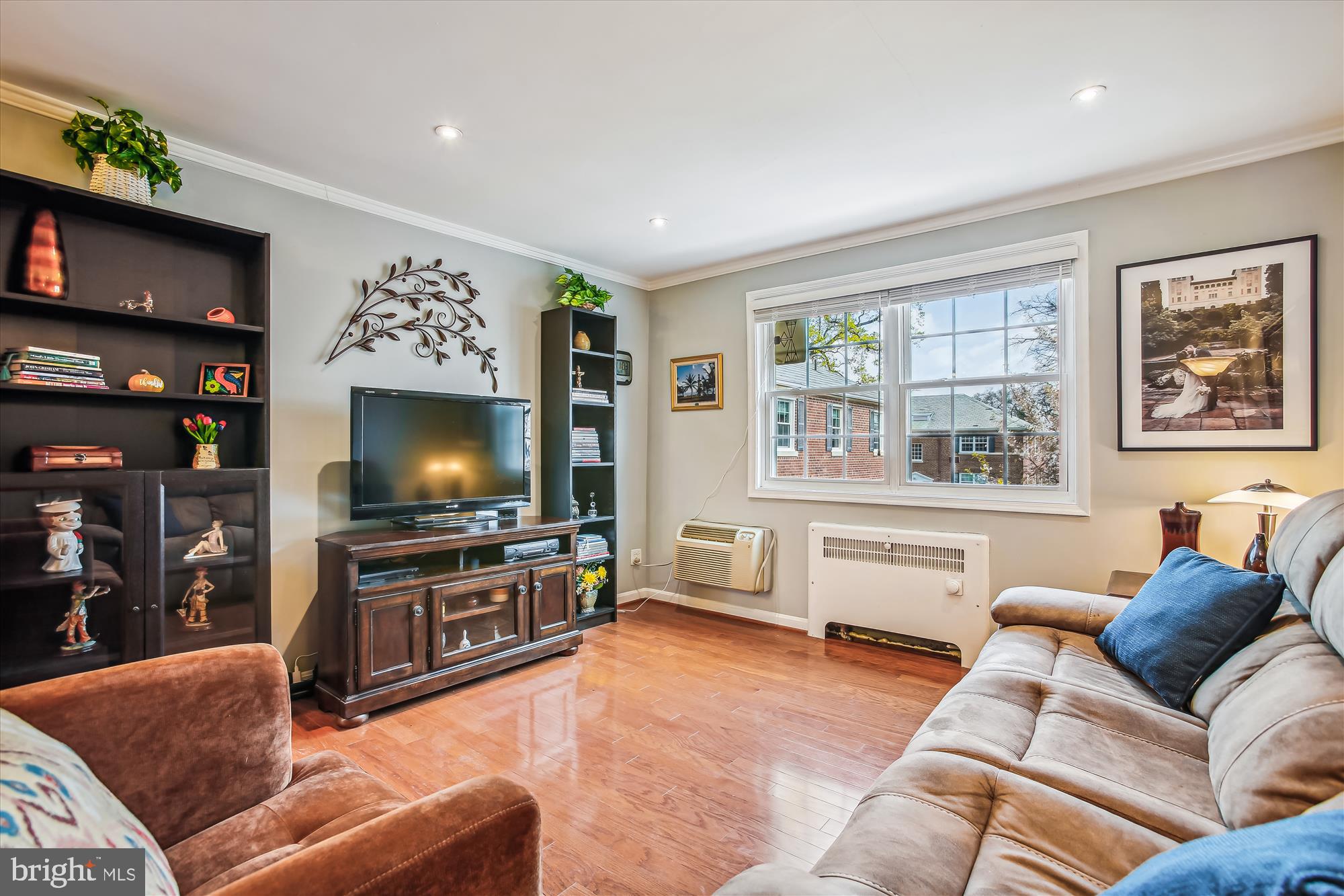 ARLINGTON OAKS - Residential