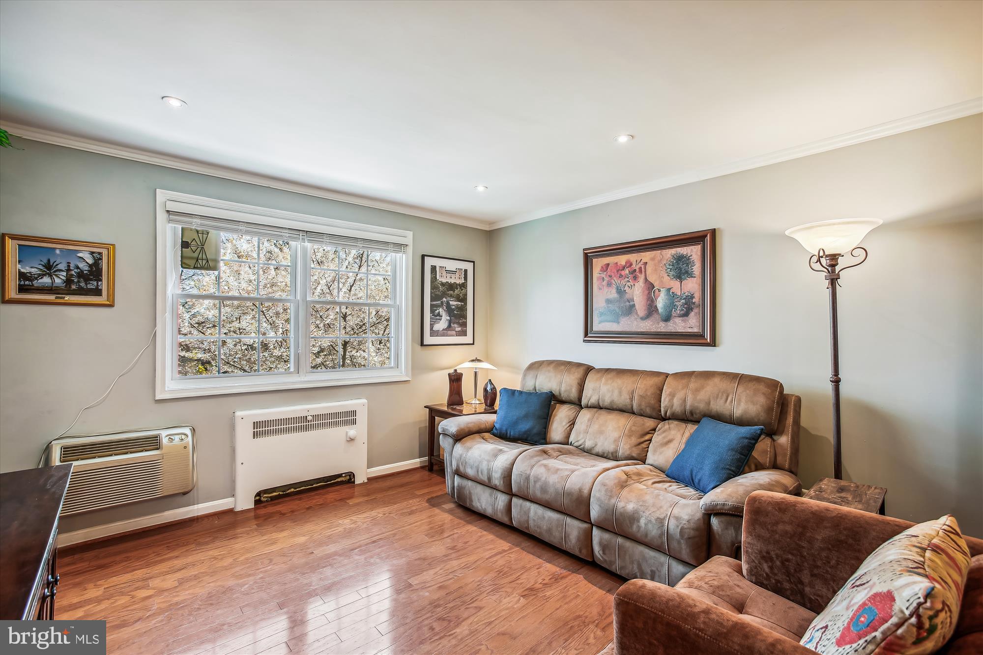 ARLINGTON OAKS - Residential