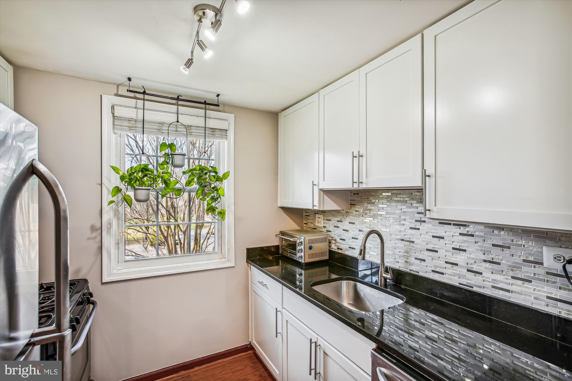 ARLINGTON OAKS - Residential