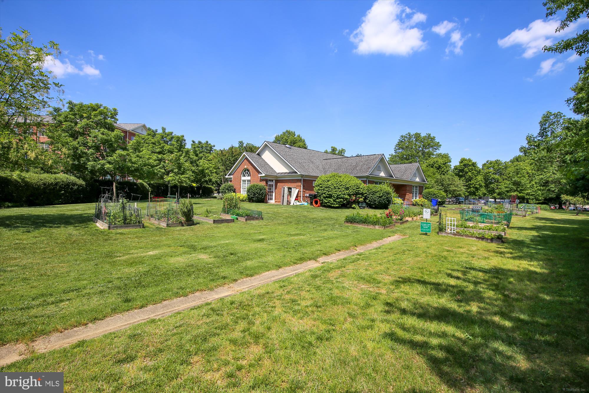 ARLINGTON OAKS - Residential