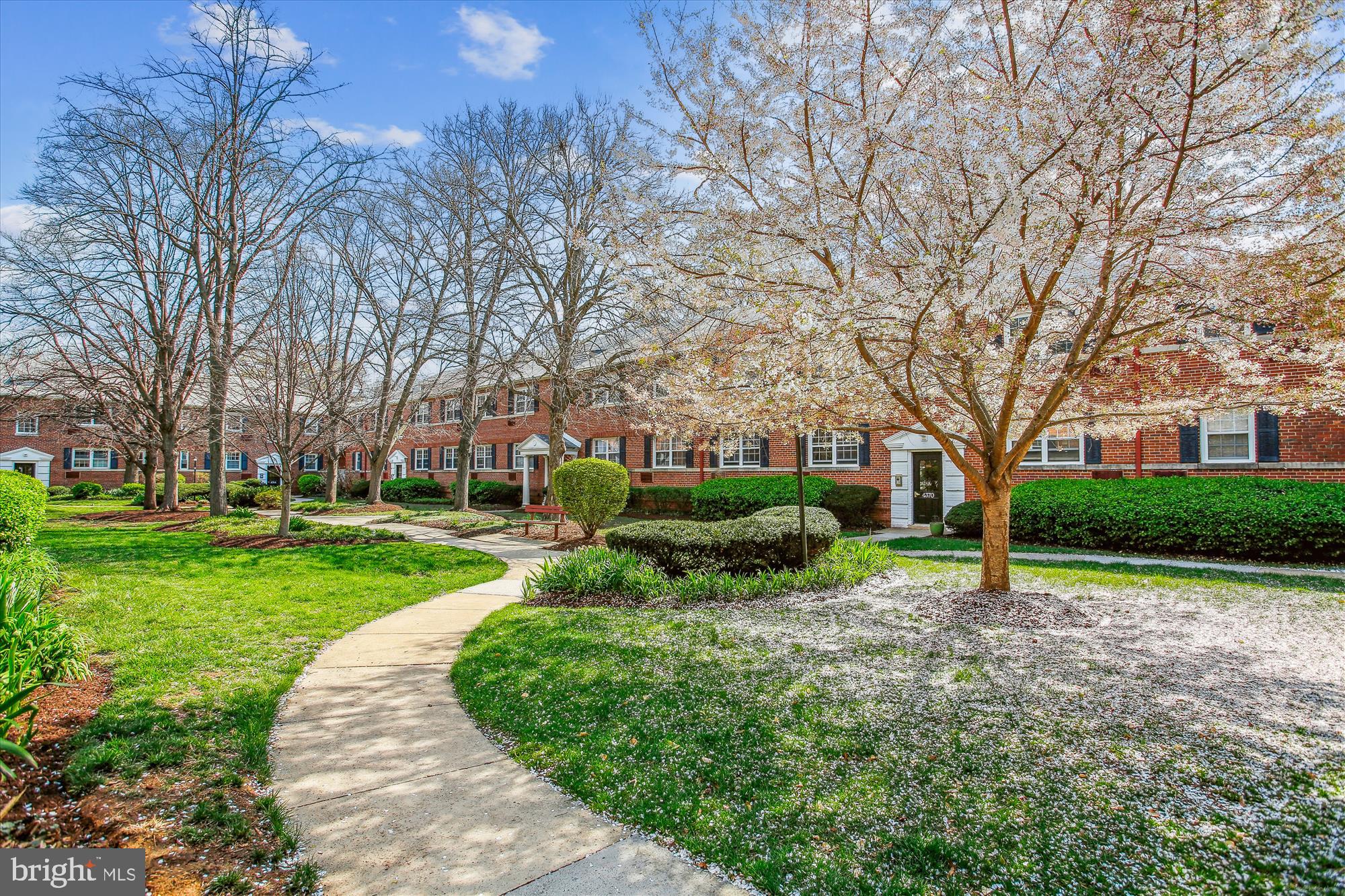 ARLINGTON OAKS - Residential