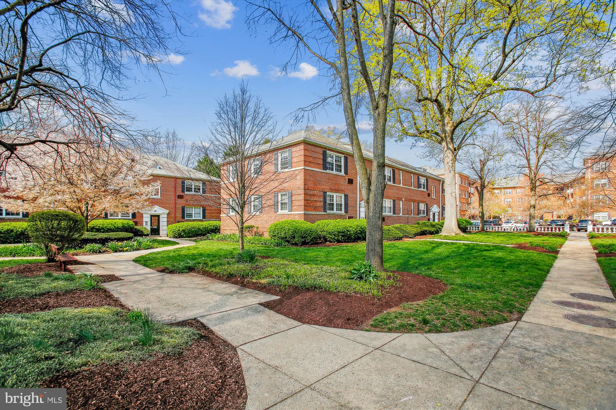 ARLINGTON OAKS - Residential