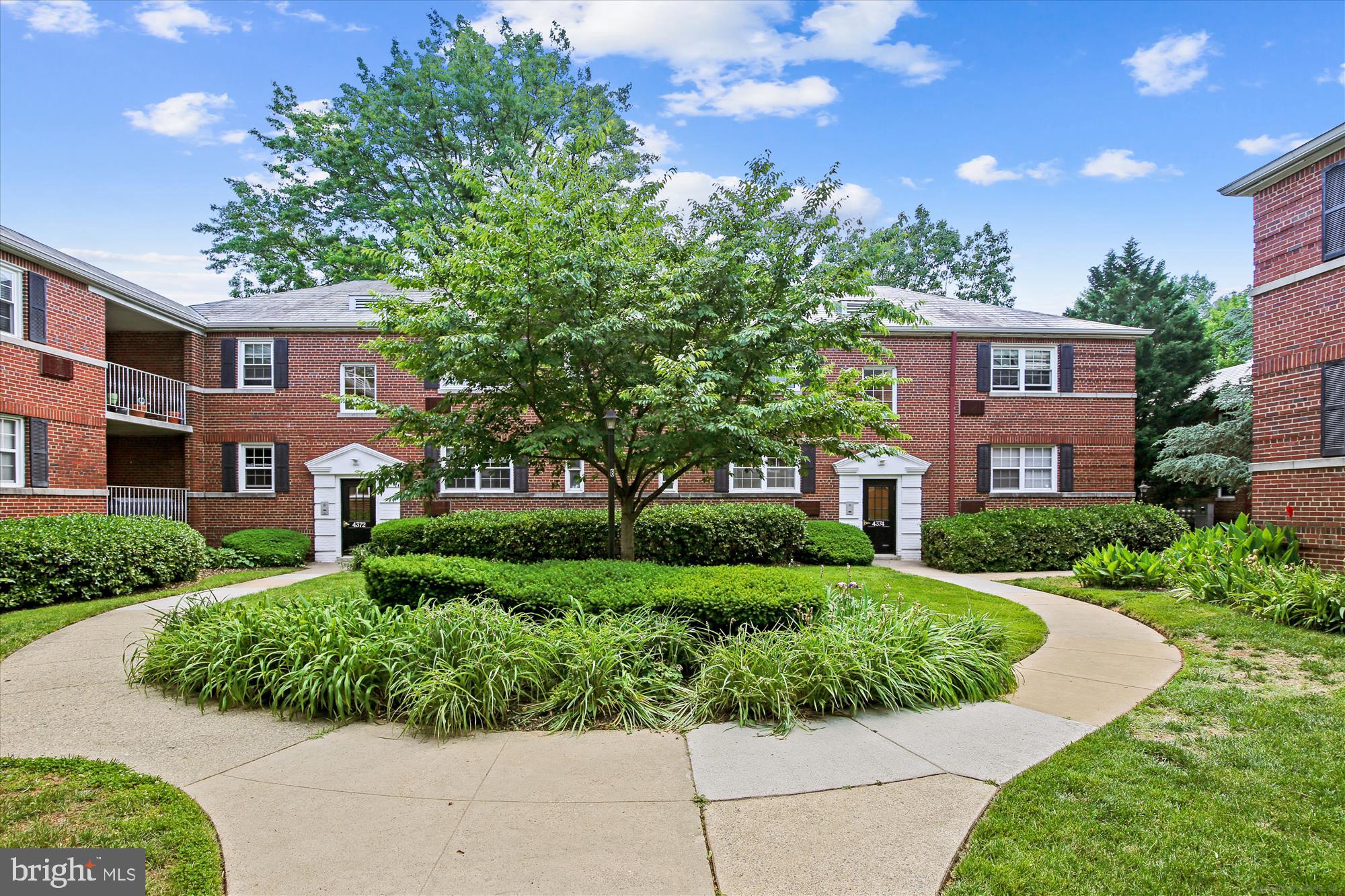 ARLINGTON OAKS - Residential