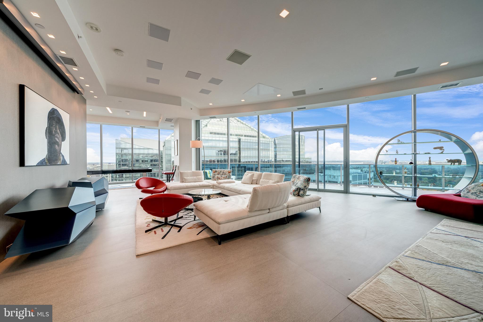 TURNBERRY TOWER - Residential