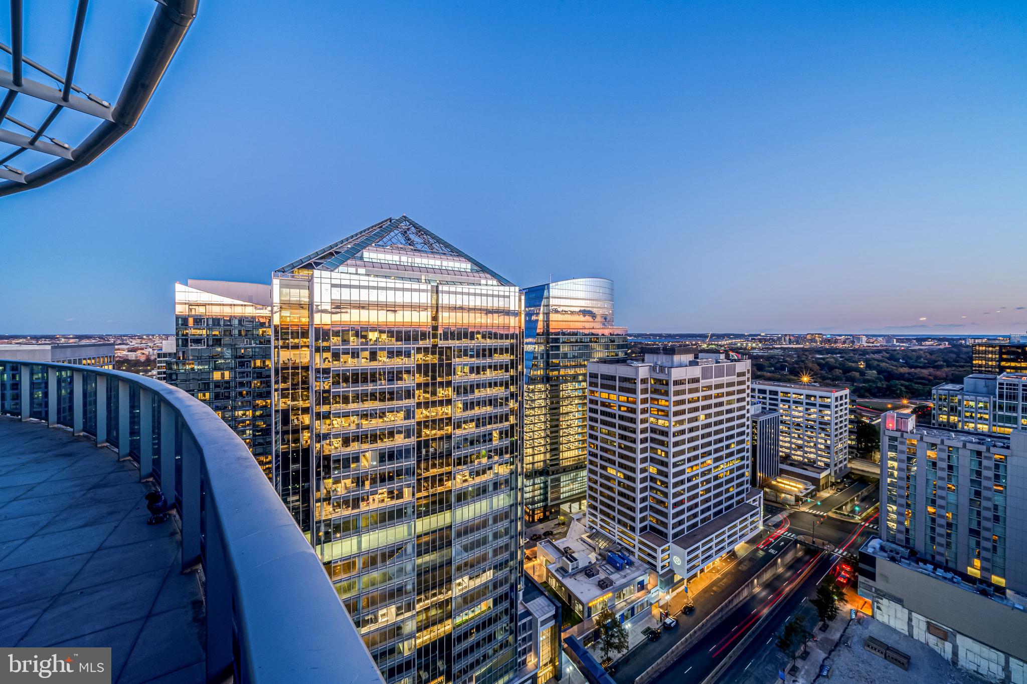 TURNBERRY TOWER - Residential