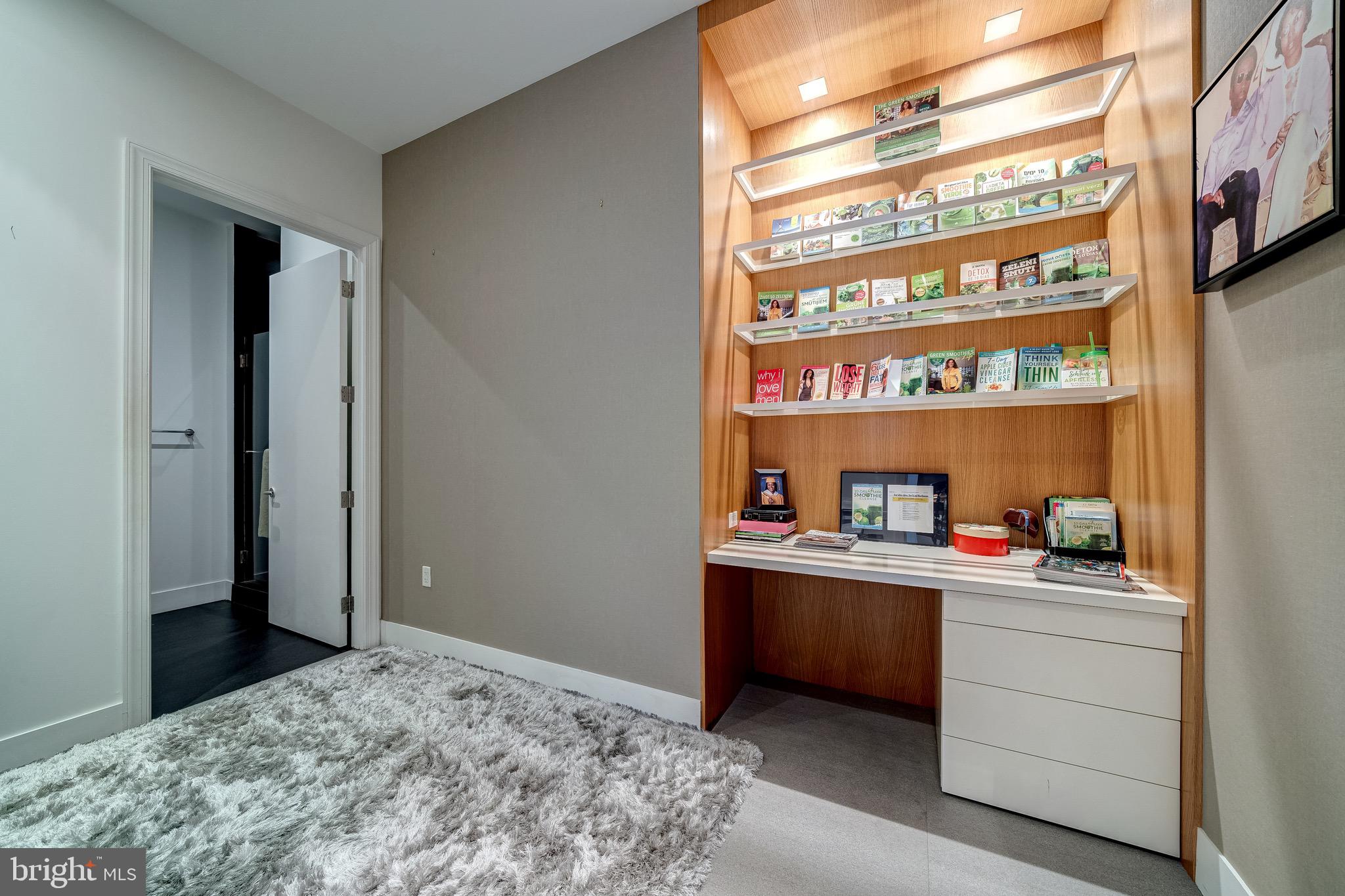 TURNBERRY TOWER - Residential