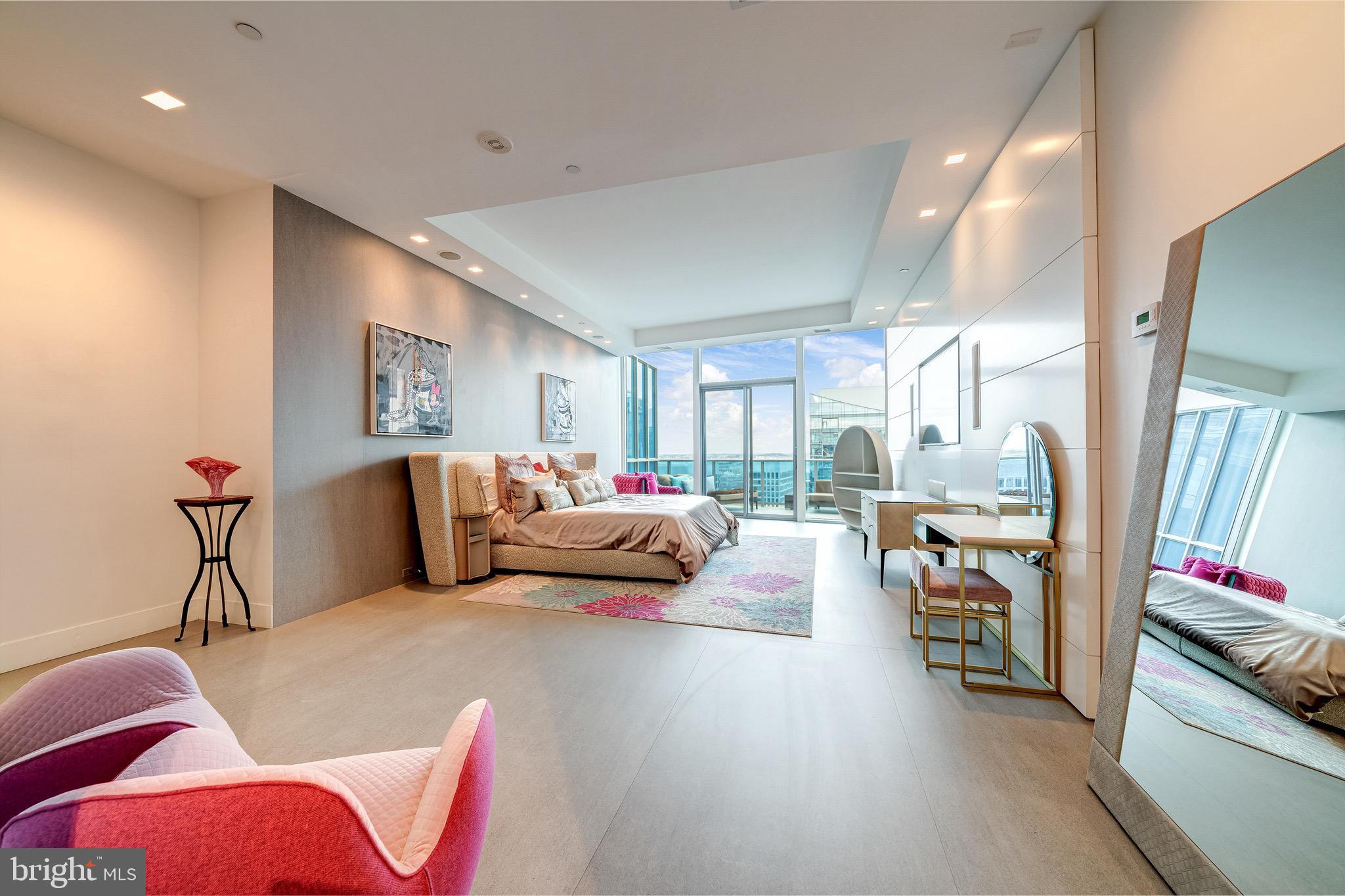 TURNBERRY TOWER - Residential