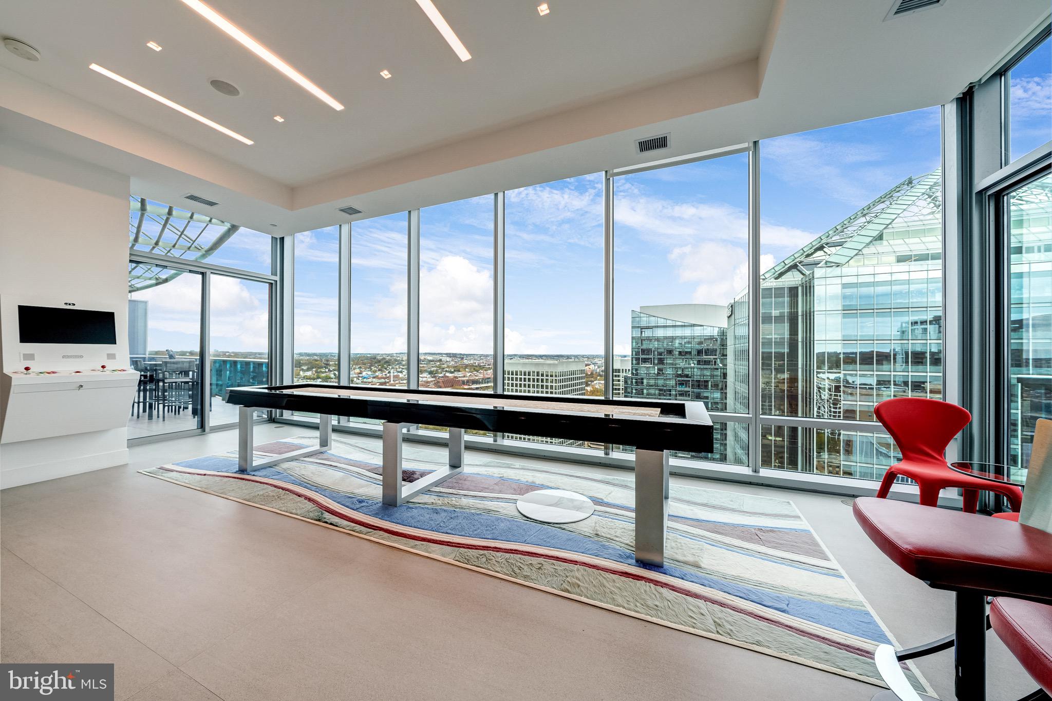 TURNBERRY TOWER - Residential