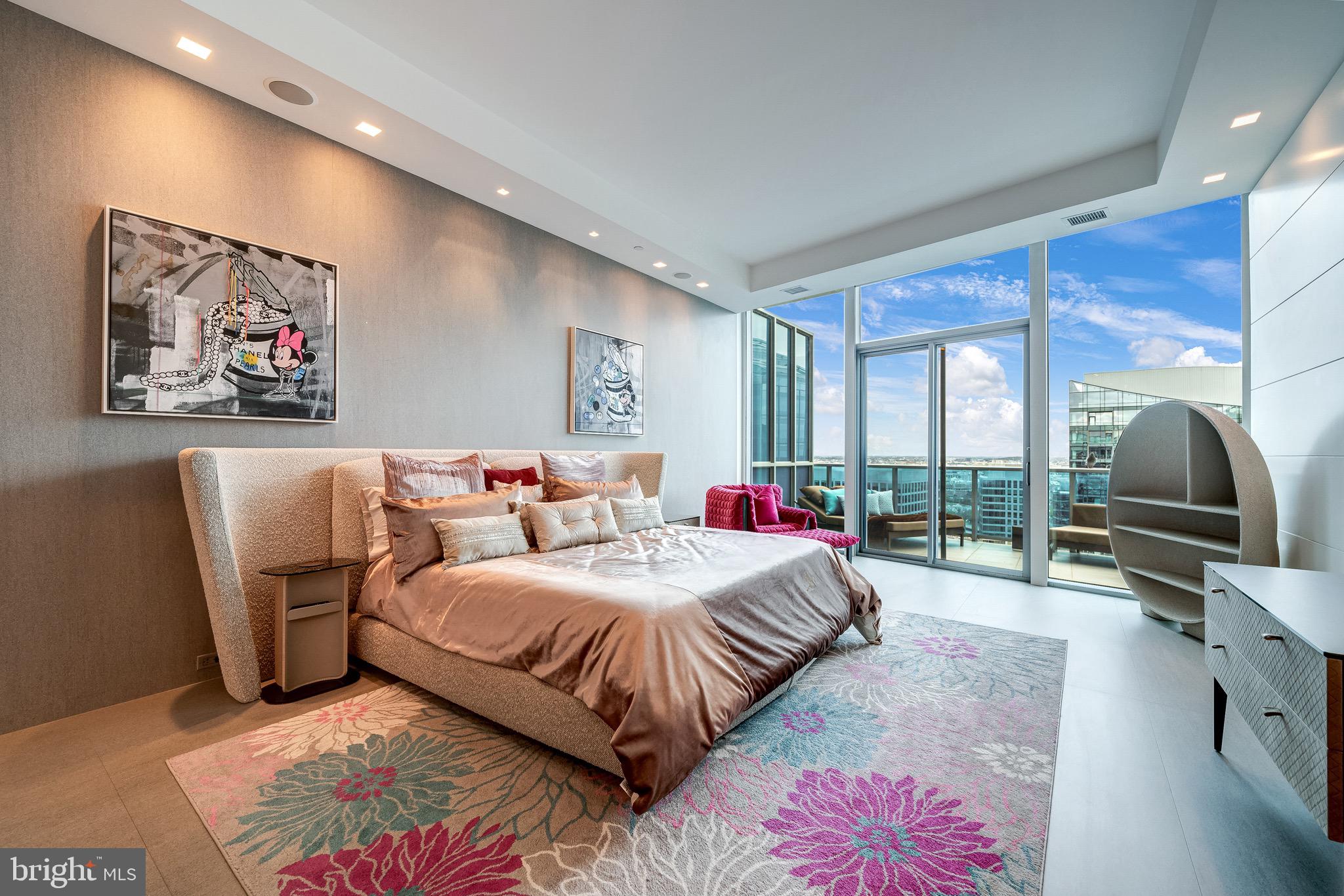 TURNBERRY TOWER - Residential