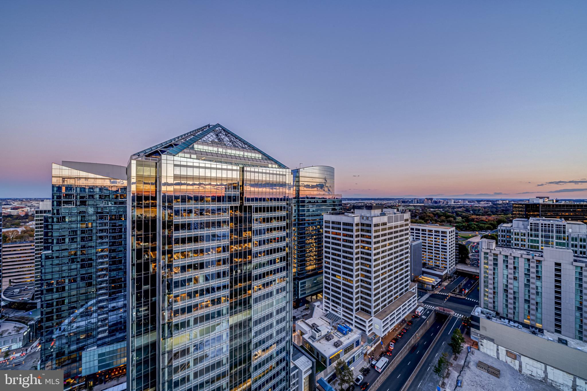 TURNBERRY TOWER - Residential