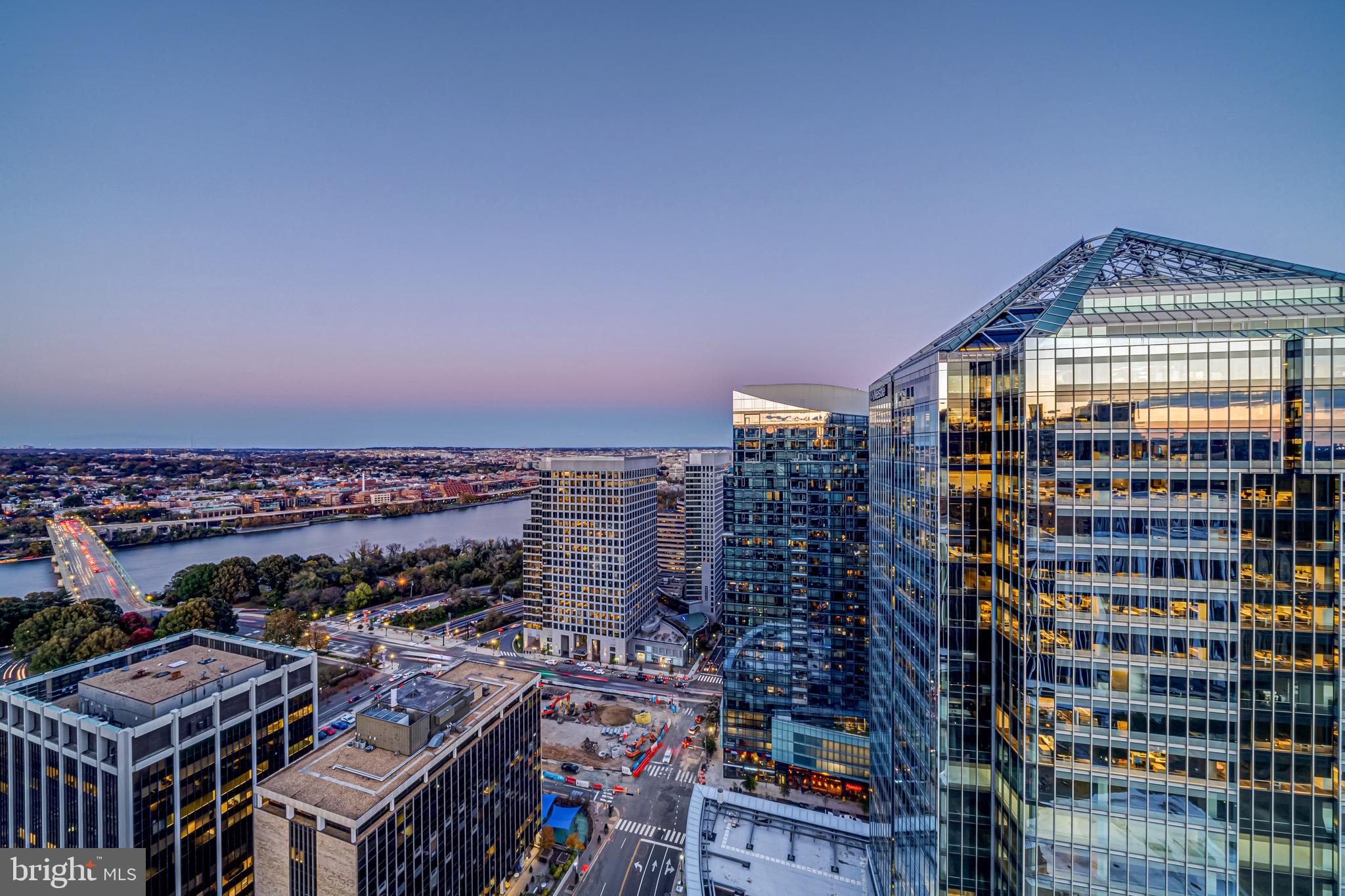 TURNBERRY TOWER - Residential